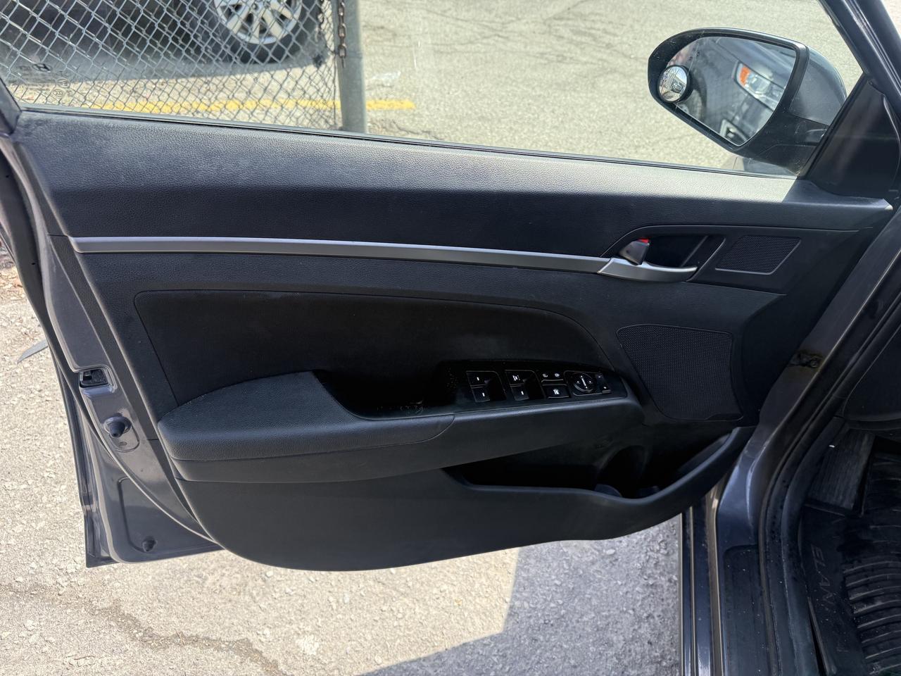 2018 Hyundai Elantra *** 3 YEAR WARRANTY INCLUDED *** Photo