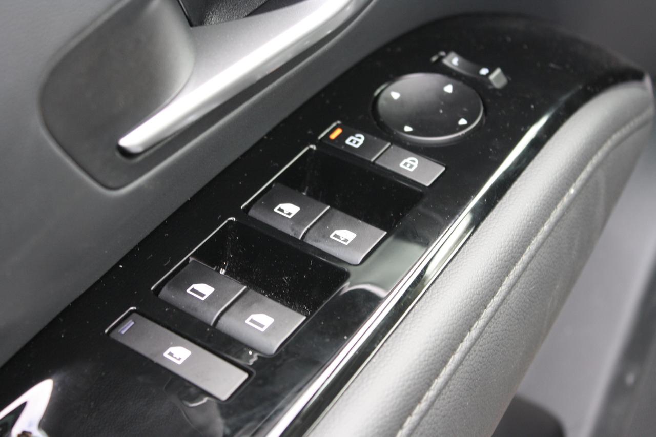 2025 Hyundai Tucson Plug-In Hybrid Ultimate Demo / Sroof / Heated Seats / Winter Tire Photo