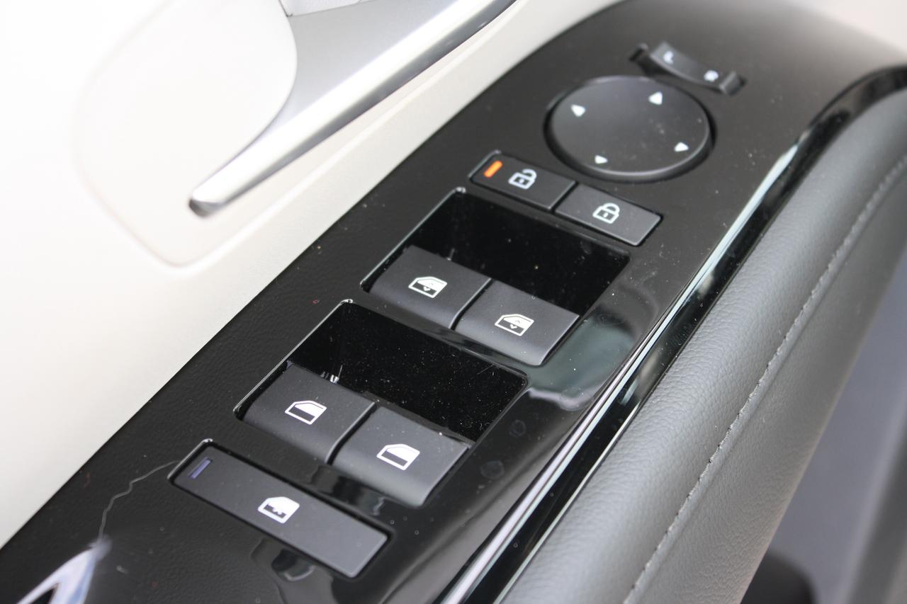 2025 Hyundai Tucson Hybrid Ultimate Demo / Vent Seats / Bose Audio Photo