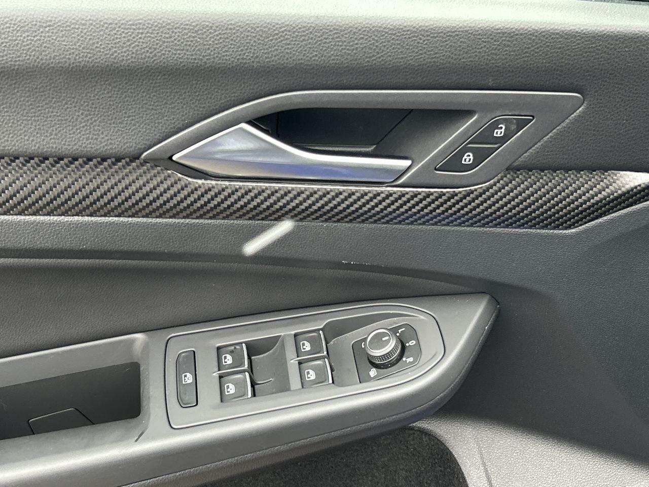 2024 Volkswagen Golf R 2.0T 7Sp at DSG w/Tip Leather  Alloy Wheels  Heads Photo