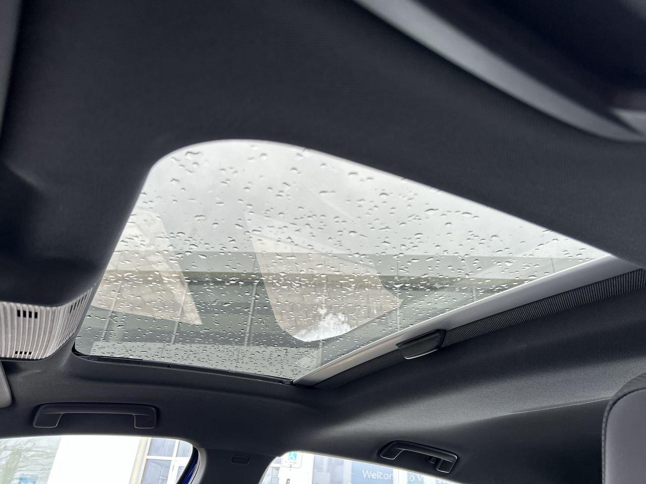 2024 Volkswagen Golf R 2.0T 7Sp at DSG w/Tip Leather  Alloy Wheels  Heads Photo