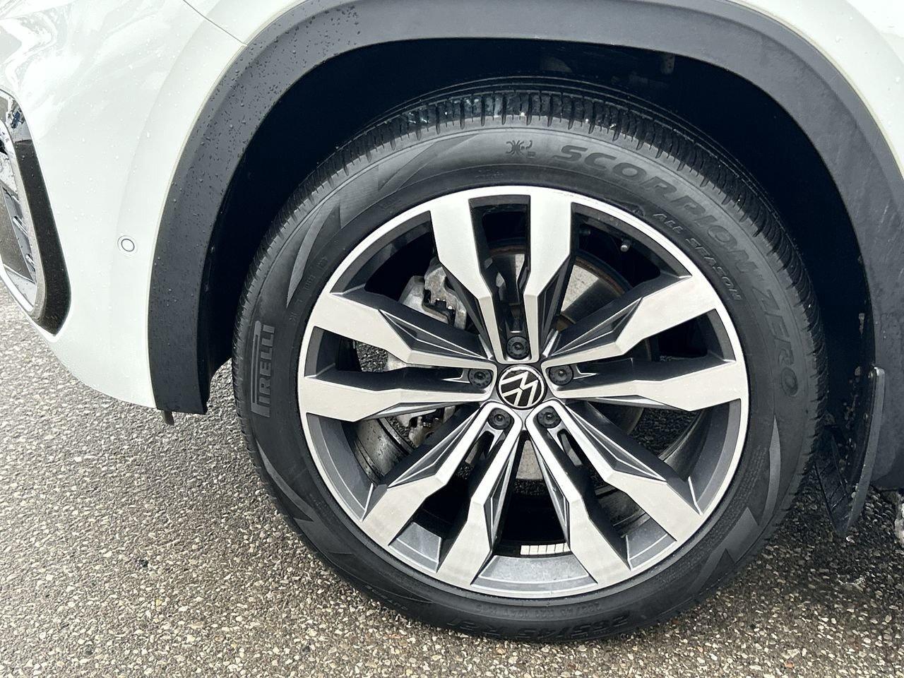 2023 Volkswagen Atlas Cross Sport Execline 3.6L 8sp at w/Tip 4MOTION Leather  Sunroo Photo