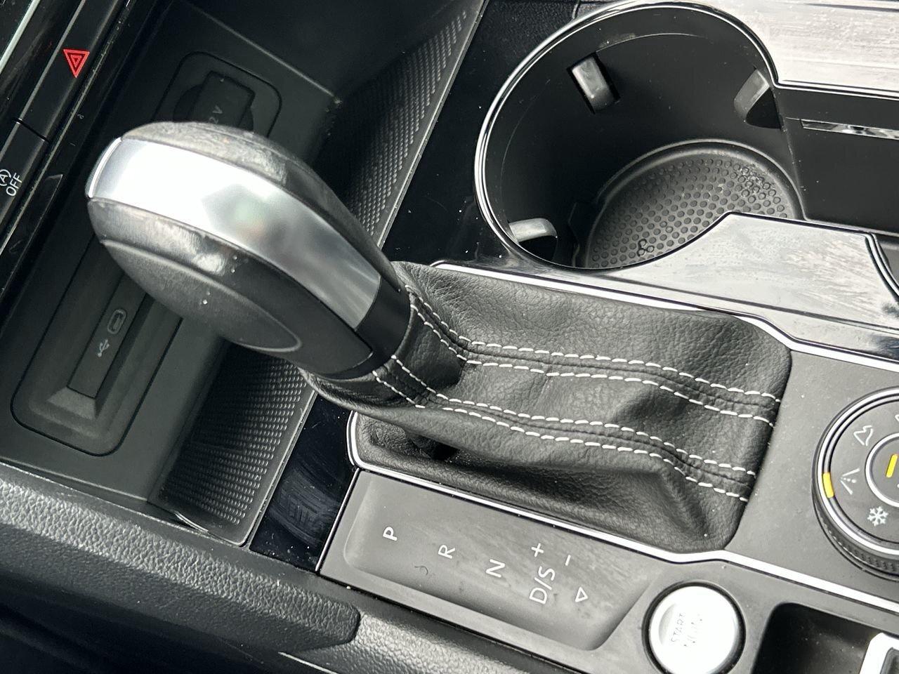 2023 Volkswagen Atlas Cross Sport Execline 3.6L 8sp at w/Tip 4MOTION Leather  Sunroo Photo