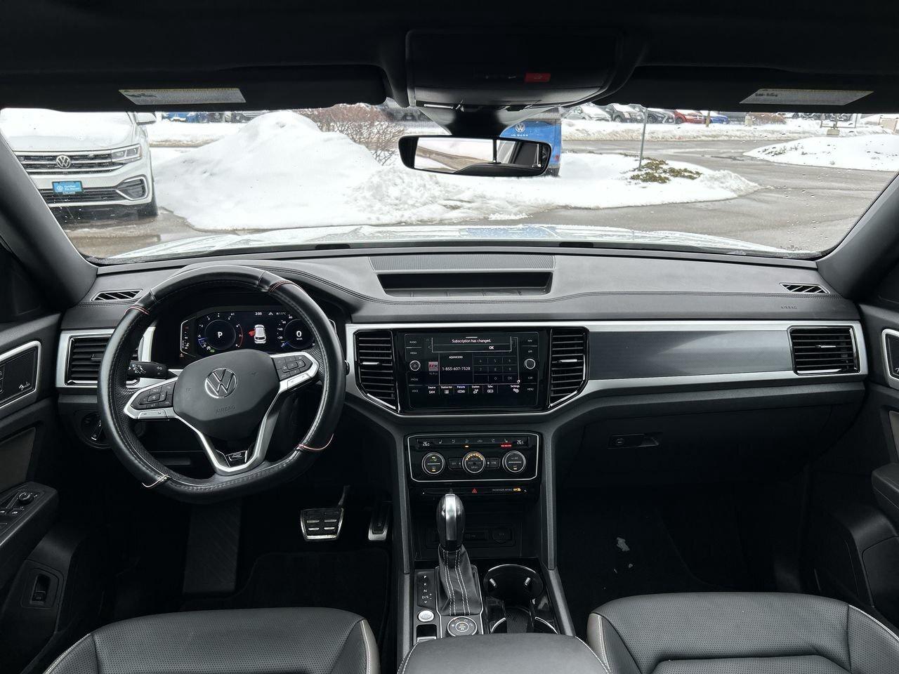 2023 Volkswagen Atlas Cross Sport Execline 3.6L 8sp at w/Tip 4MOTION Leather  Sunroo Photo