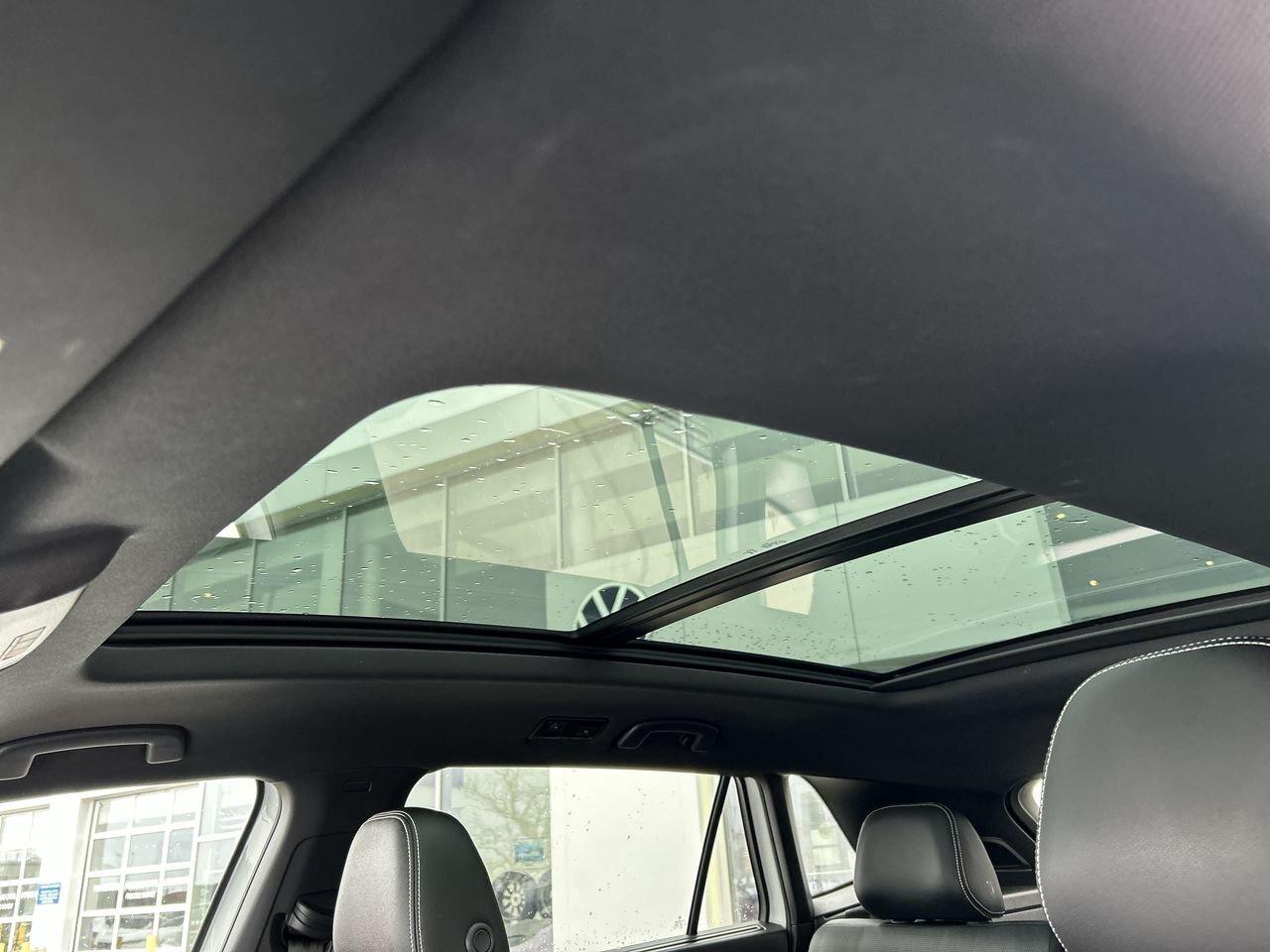 2023 Volkswagen Atlas Cross Sport Execline 3.6L 8sp at w/Tip 4MOTION Leather  Sunroo Photo