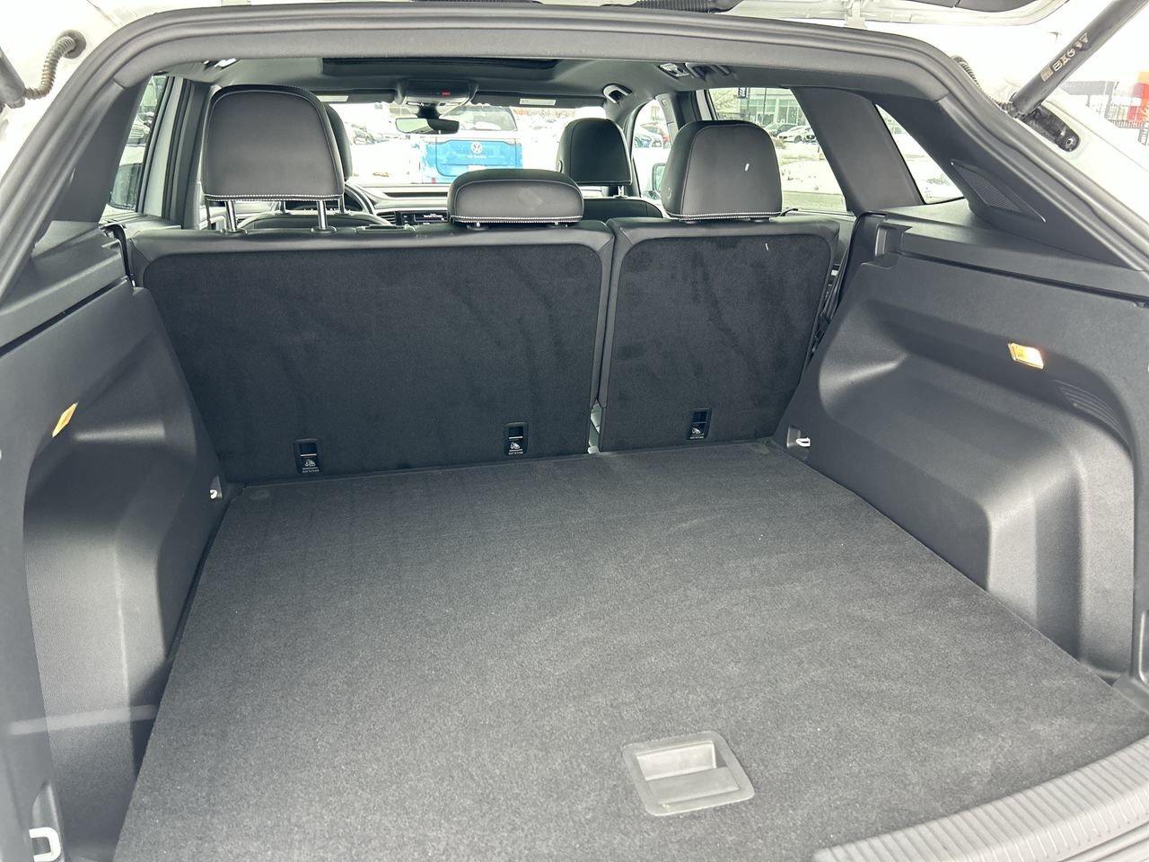 2023 Volkswagen Atlas Cross Sport Execline 3.6L 8sp at w/Tip 4MOTION Leather  Sunroo Photo