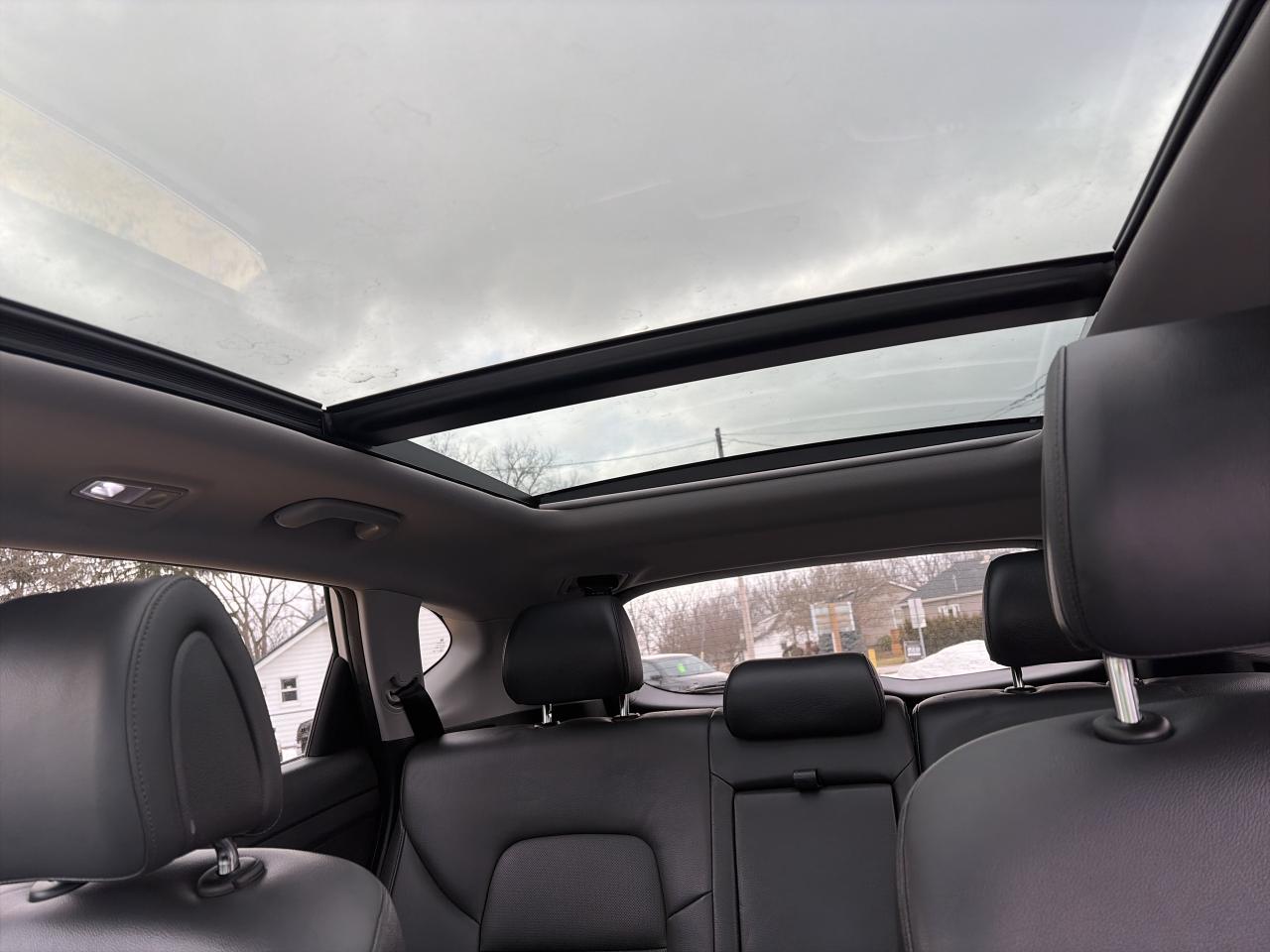 2016 Hyundai Tucson LUXURY-LIMITED-FULLY LOADED-ONE OWNER Photo