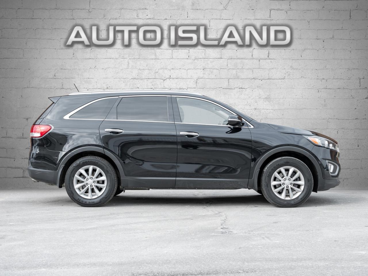 2017 Kia Sorento FWD LX, Backup Camera Photo2