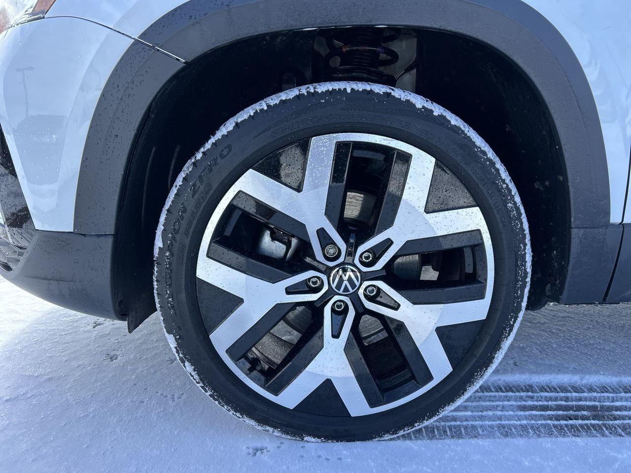 2022 Volkswagen Taos Highline 1.5T 7sp at DSG w/ Tip 4M Alloy Wheels  K Photo