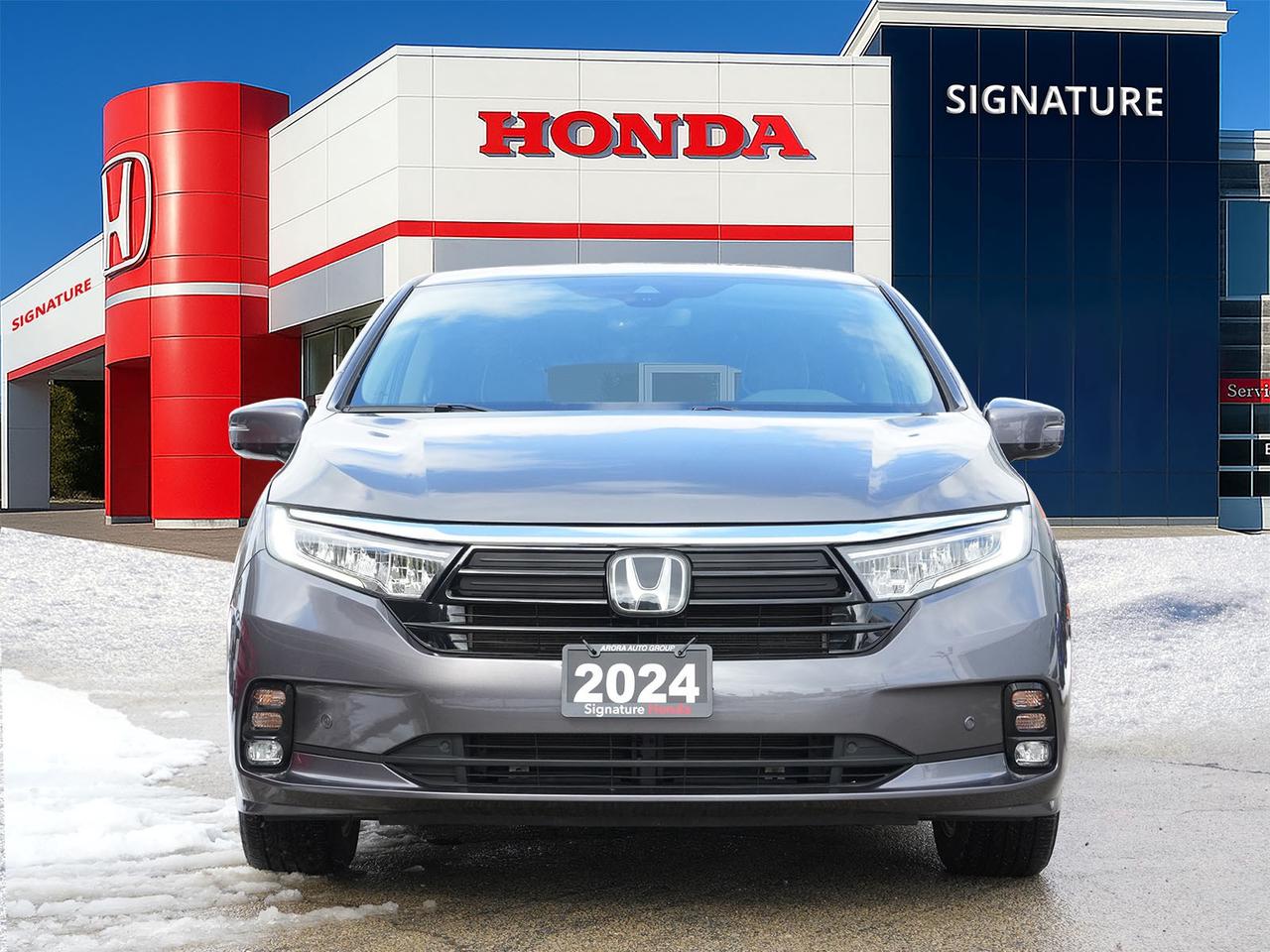 2024 Honda Odyssey Touring Photo2