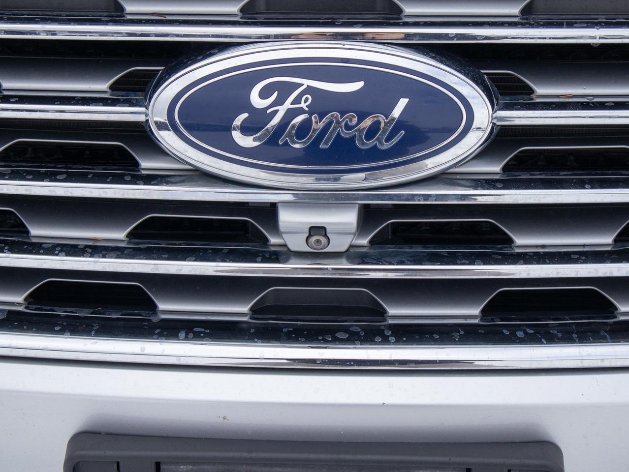 2019 Ford Edge Titanium - Rain Sensing Wipers   Keyless Entry Photo