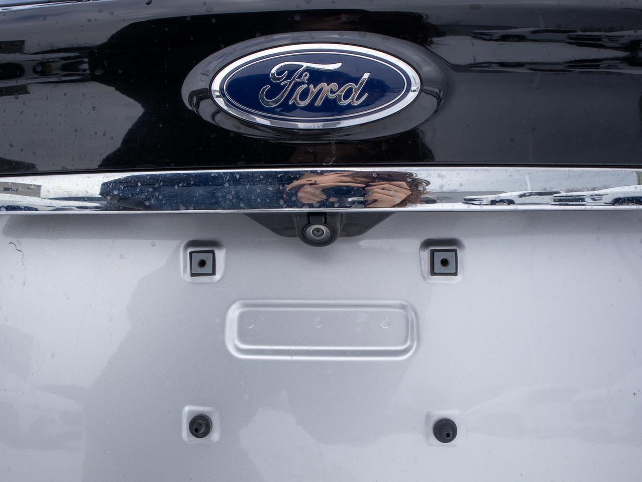 2019 Ford Edge Titanium - Rain Sensing Wipers   Keyless Entry Photo