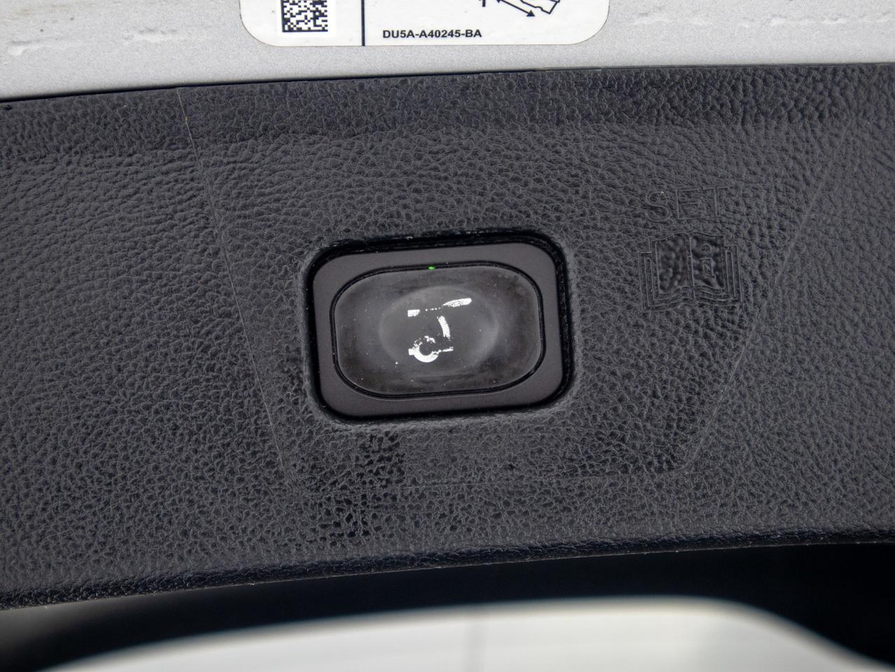 2019 Ford Edge Titanium - Rain Sensing Wipers   Keyless Entry Photo