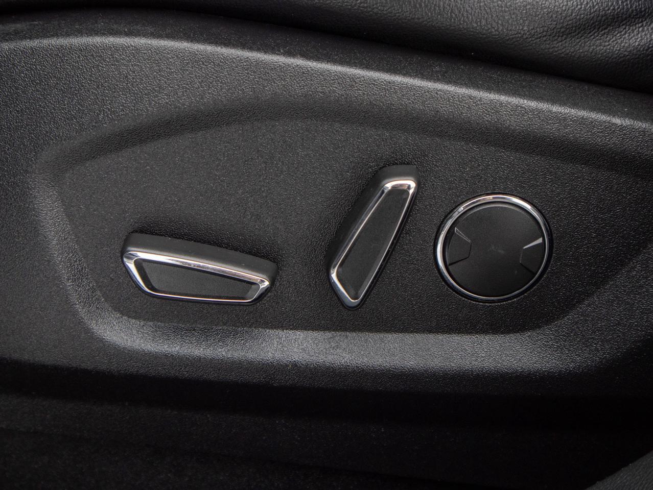 2019 Ford Edge Titanium - Rain Sensing Wipers   Keyless Entry Photo