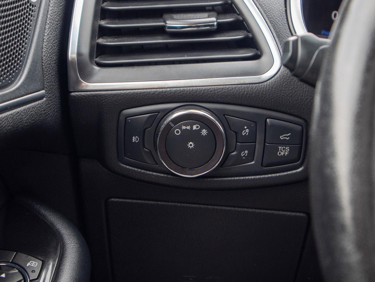 2019 Ford Edge Titanium - Rain Sensing Wipers   Keyless Entry Photo