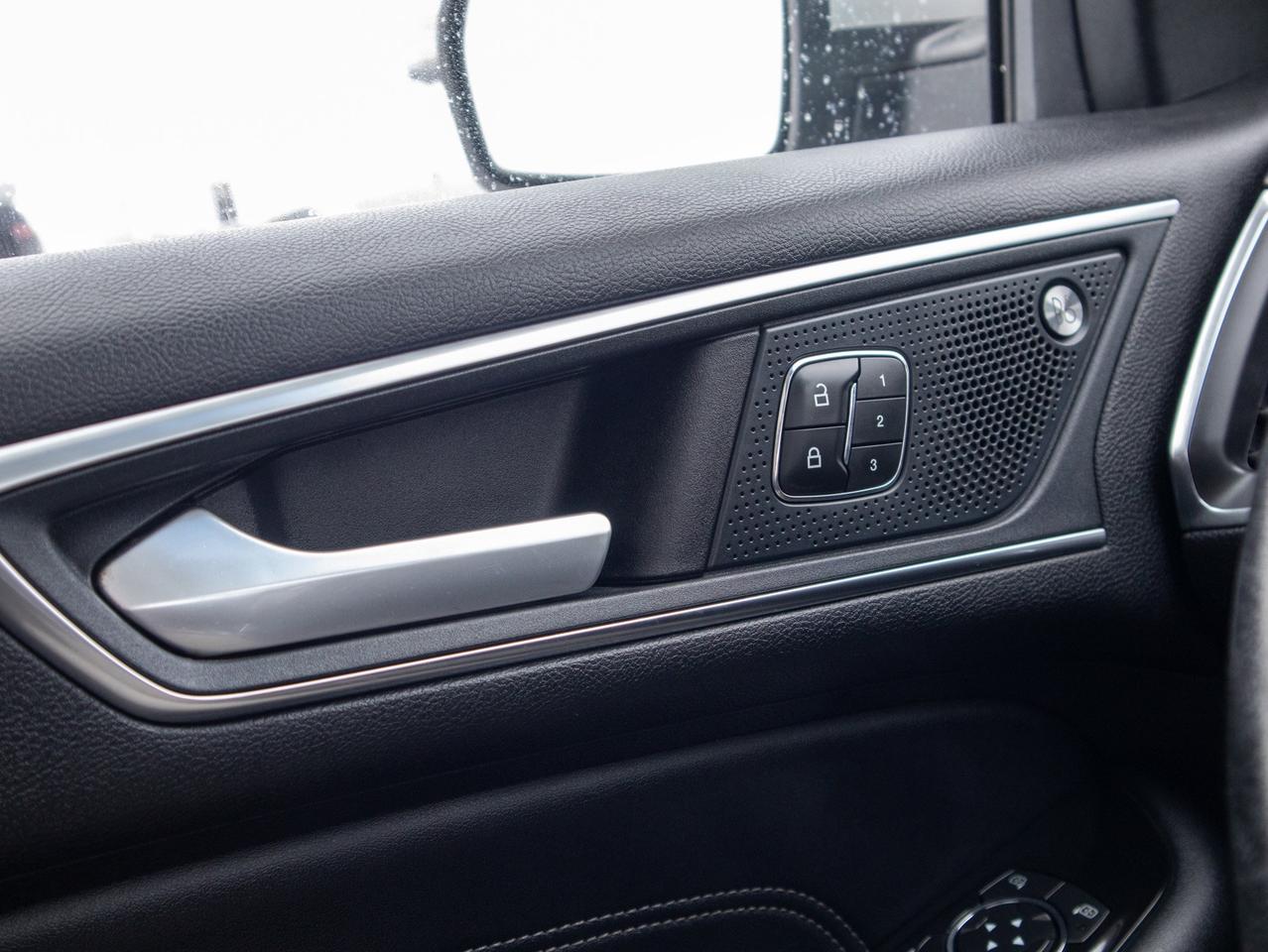 2019 Ford Edge Titanium - Rain Sensing Wipers   Keyless Entry Photo