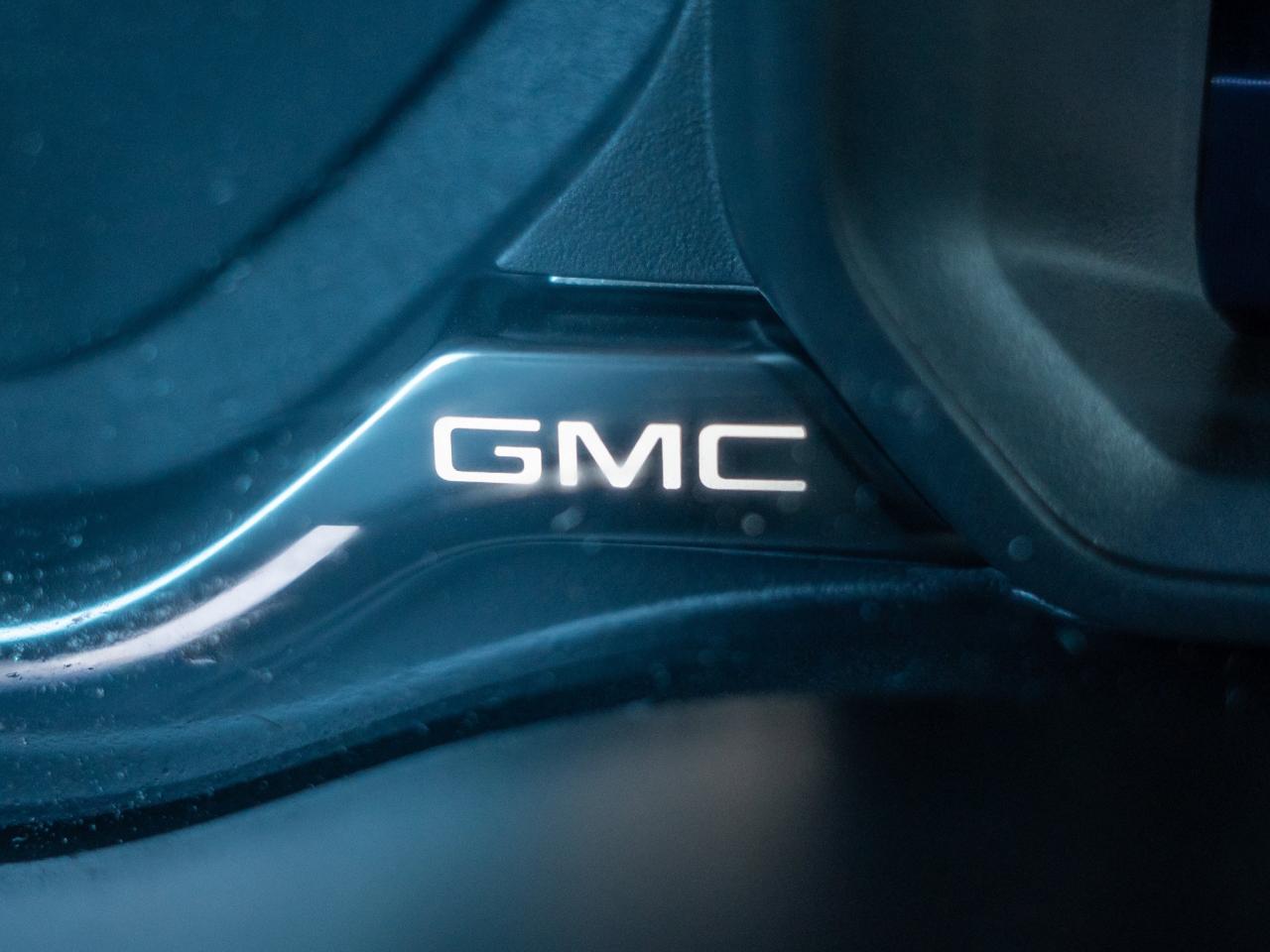 2021 GMC Sierra 1500 SLT - Leather Seats   Heated Mirrors Photo