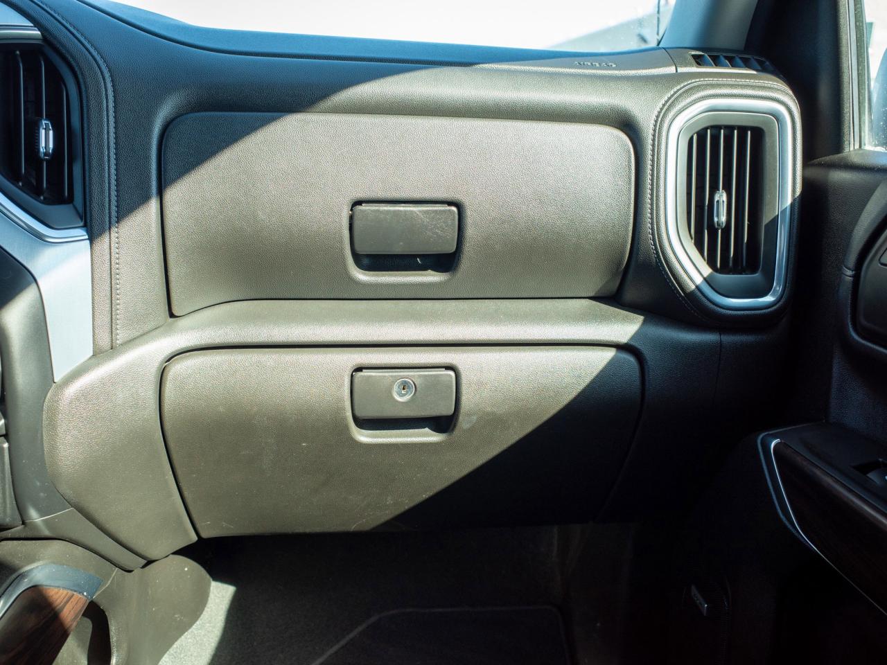 2021 GMC Sierra 1500 SLT - Leather Seats   Heated Mirrors Photo