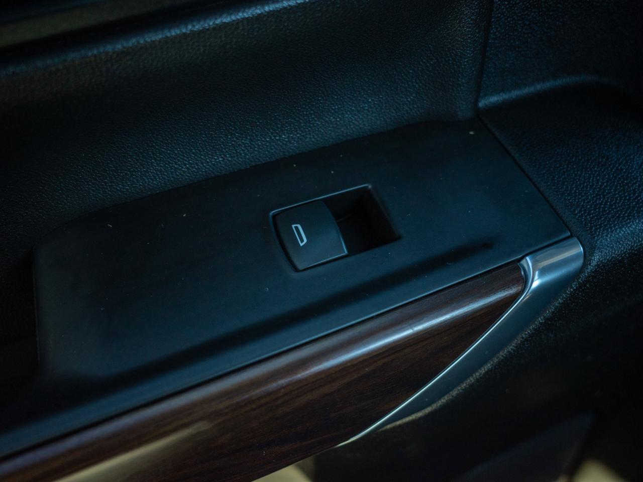 2021 GMC Sierra 1500 SLT - Leather Seats   Heated Mirrors Photo