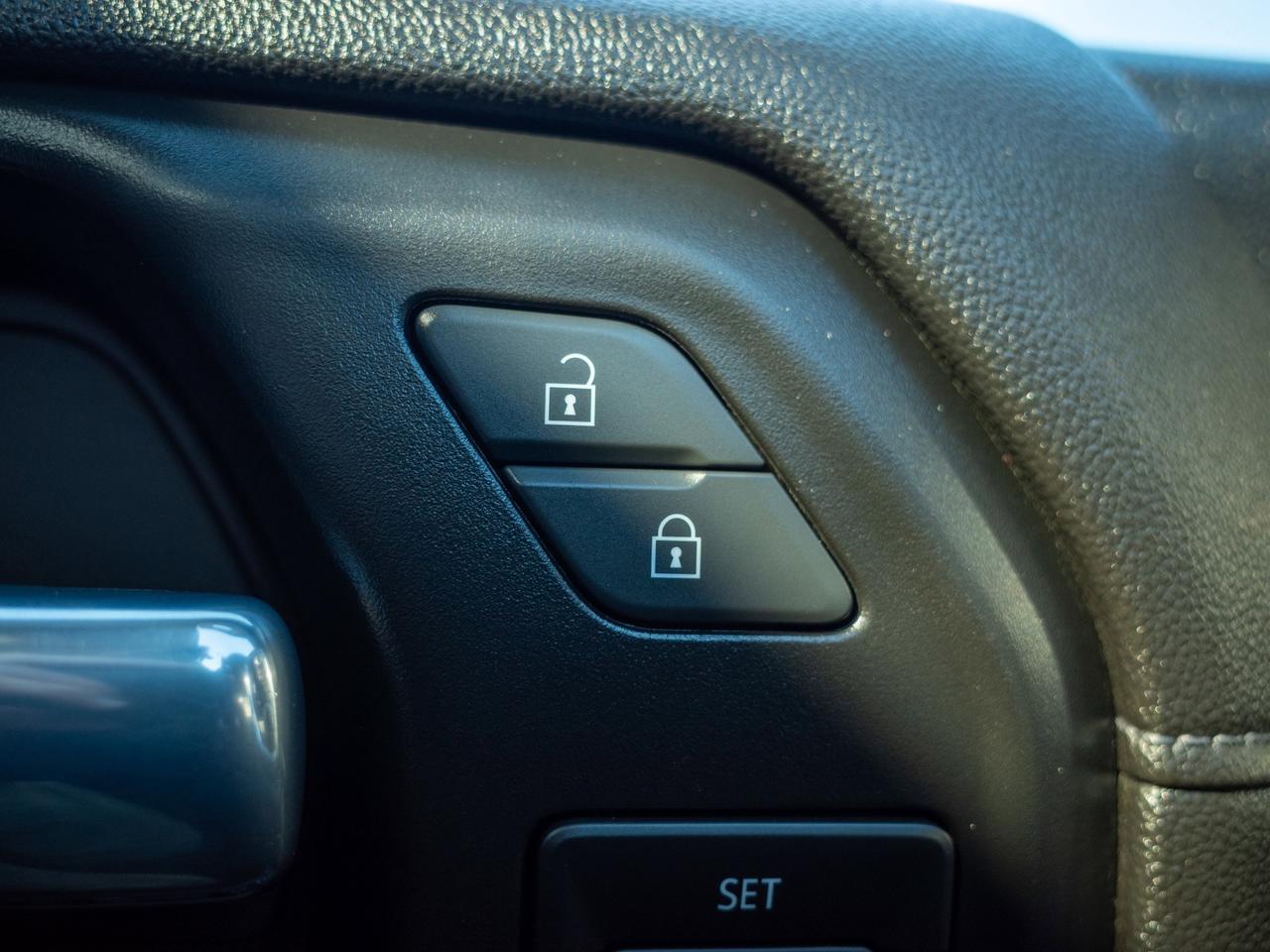 2021 GMC Sierra 1500 SLT - Leather Seats   Heated Mirrors Photo