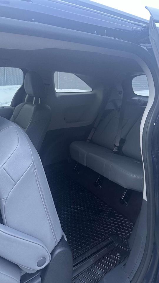 2024 Toyota Sienna XLE/ LEATHER/ 8 PASSENGER/ ALLOY/ SUNROOF Photo