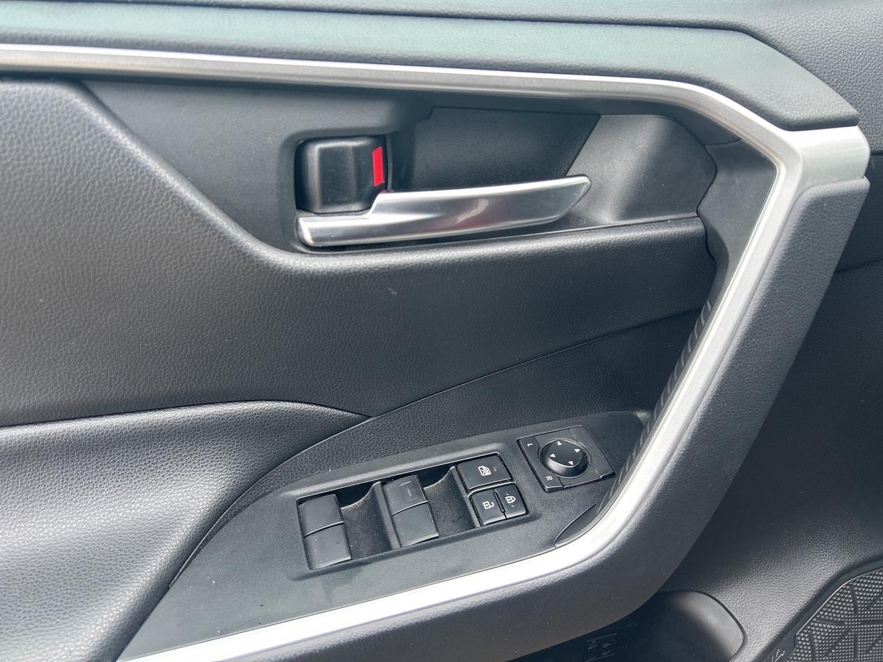 2020 Toyota RAV4 XLE Photo