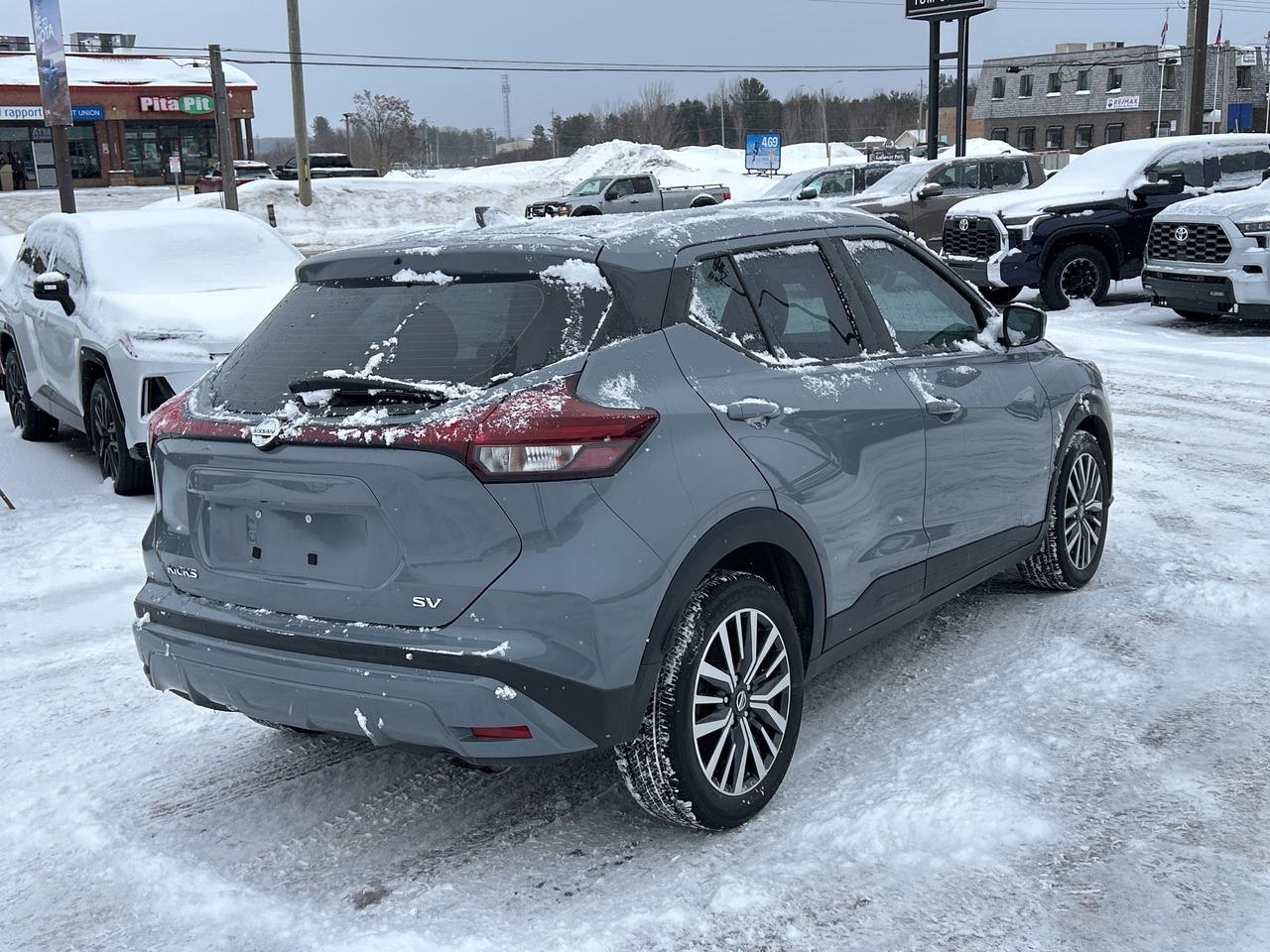 2021 Nissan Kicks SV   ONE OWNER Photo4