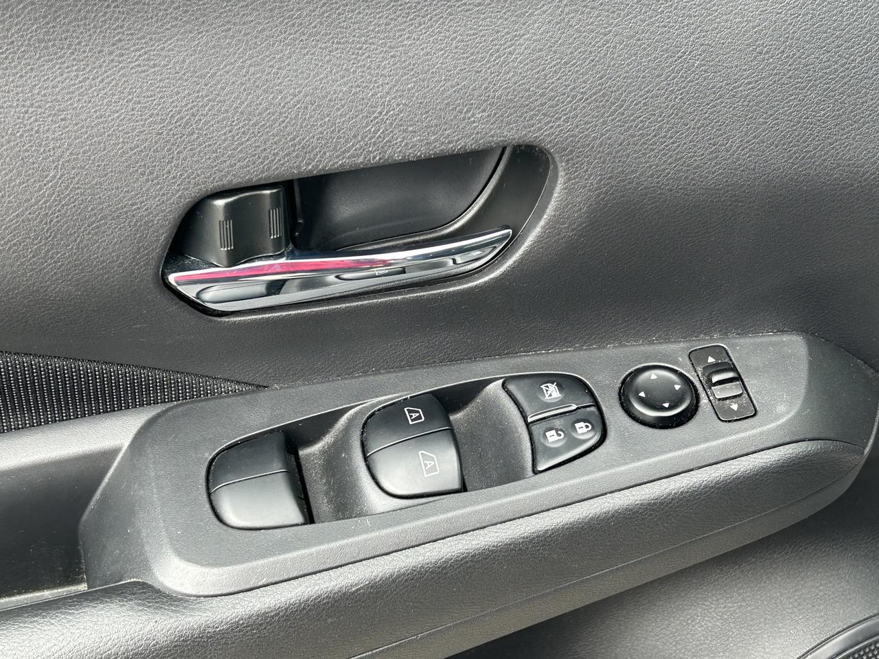 2021 Nissan Kicks SV   ONE OWNER Photo