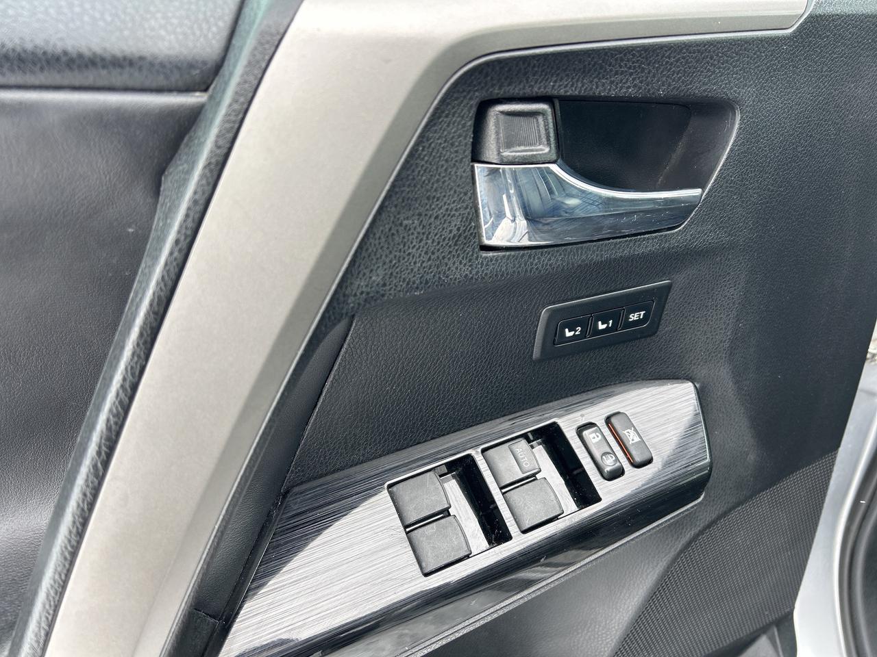 2017 Toyota RAV4 LIMITED  Photo