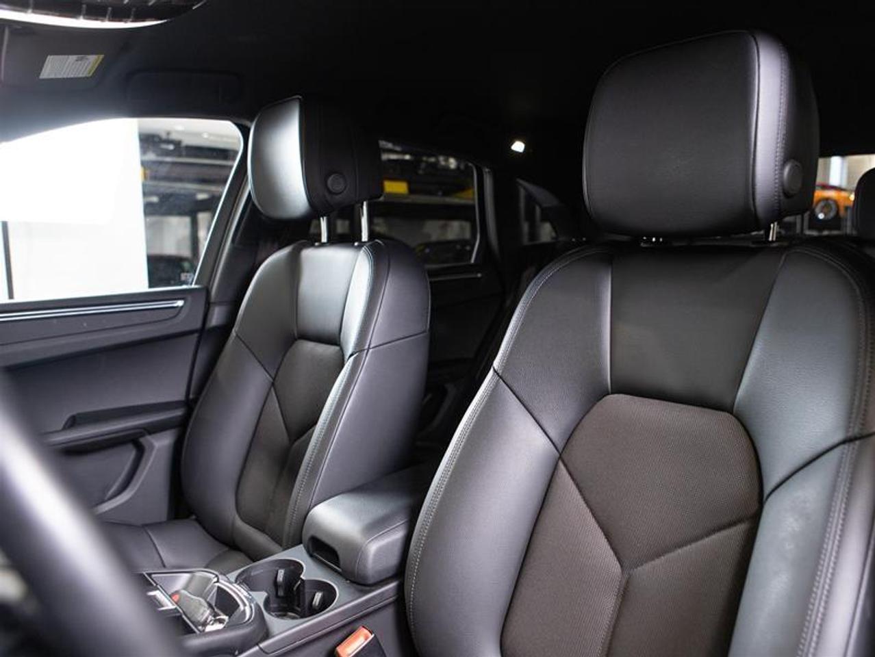2023 Porsche Macan  Photo