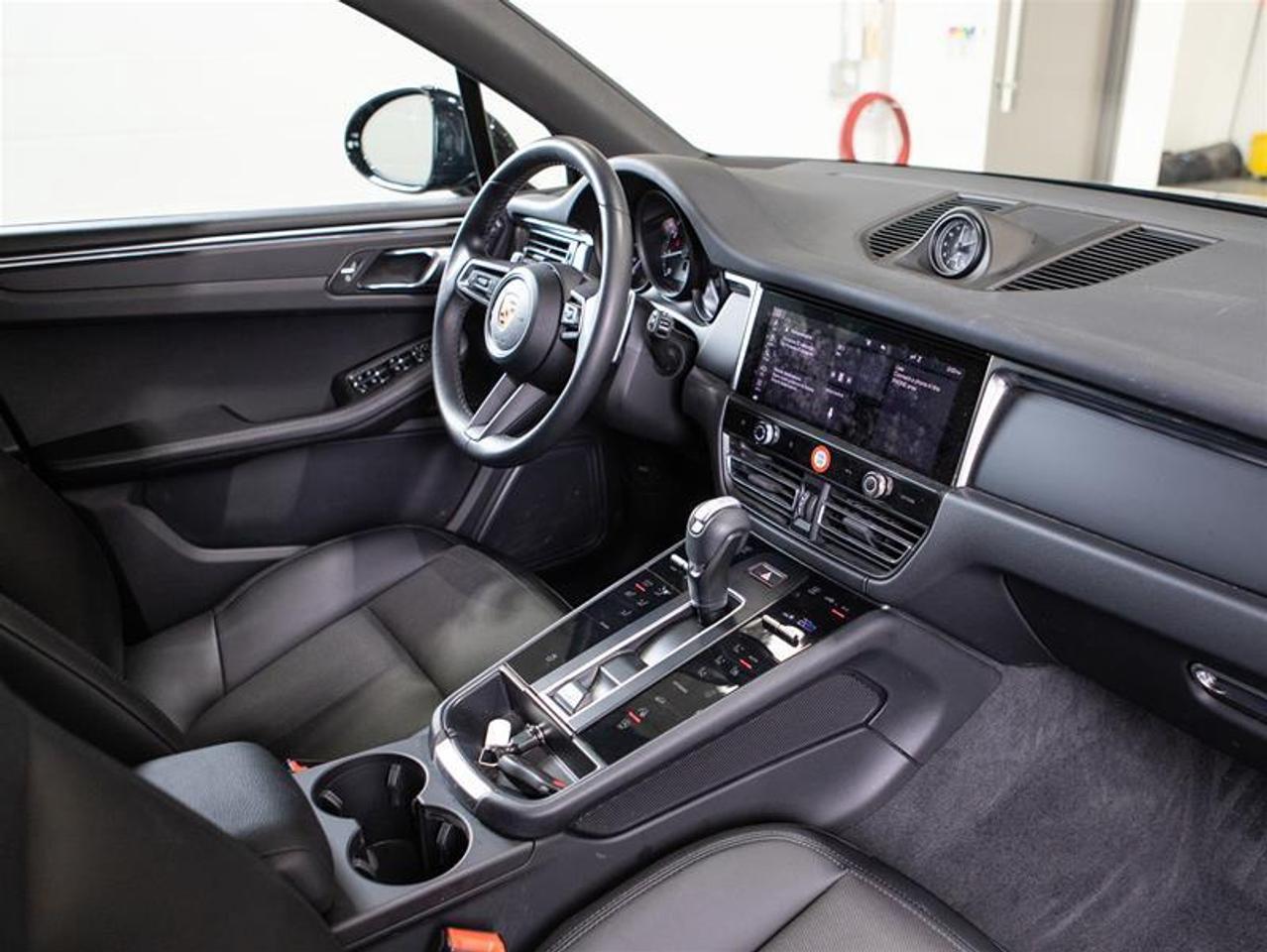 2023 Porsche Macan  Photo