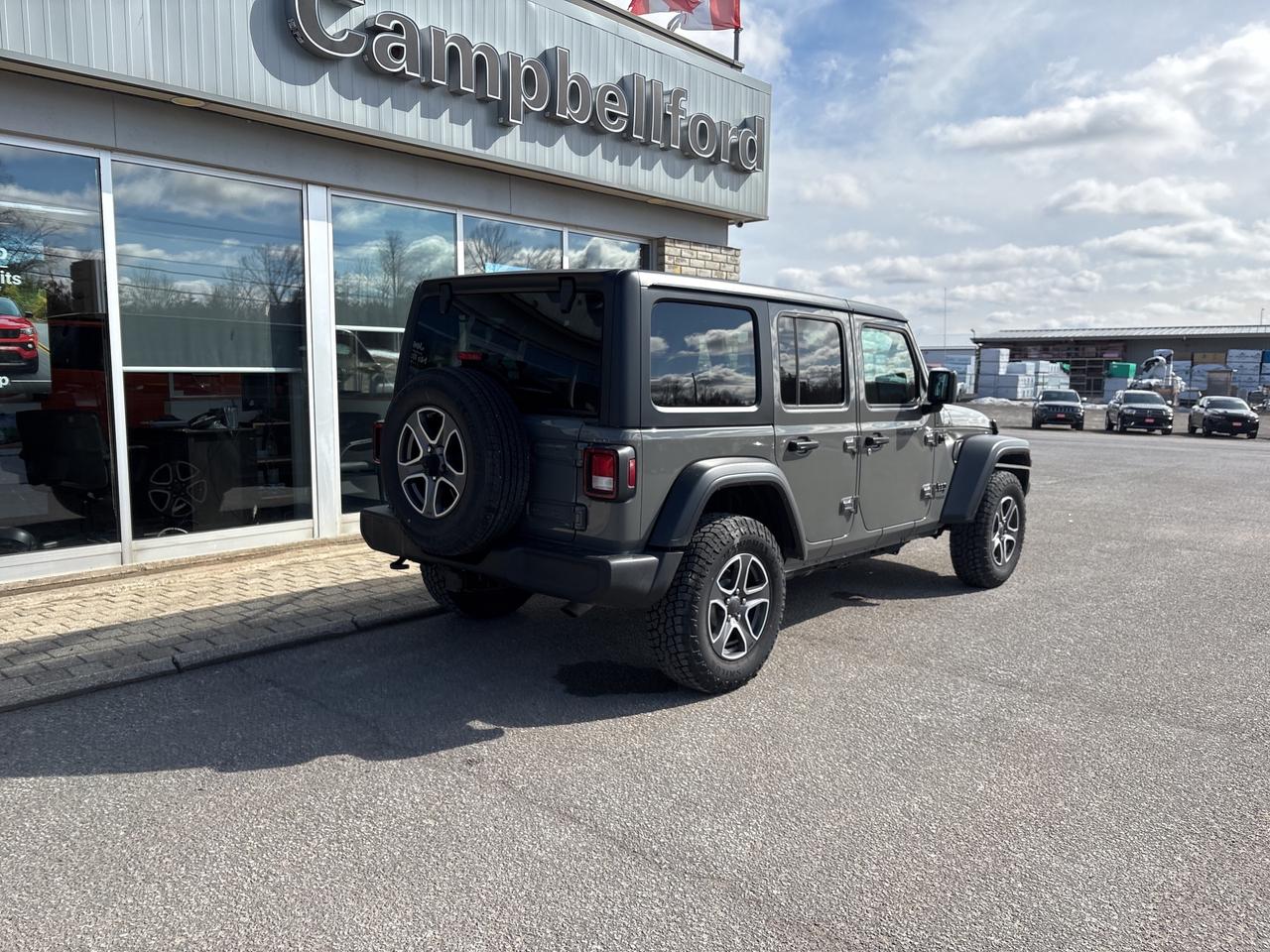 2022 Jeep Wrangler UNLIMITED SPORT Photo4