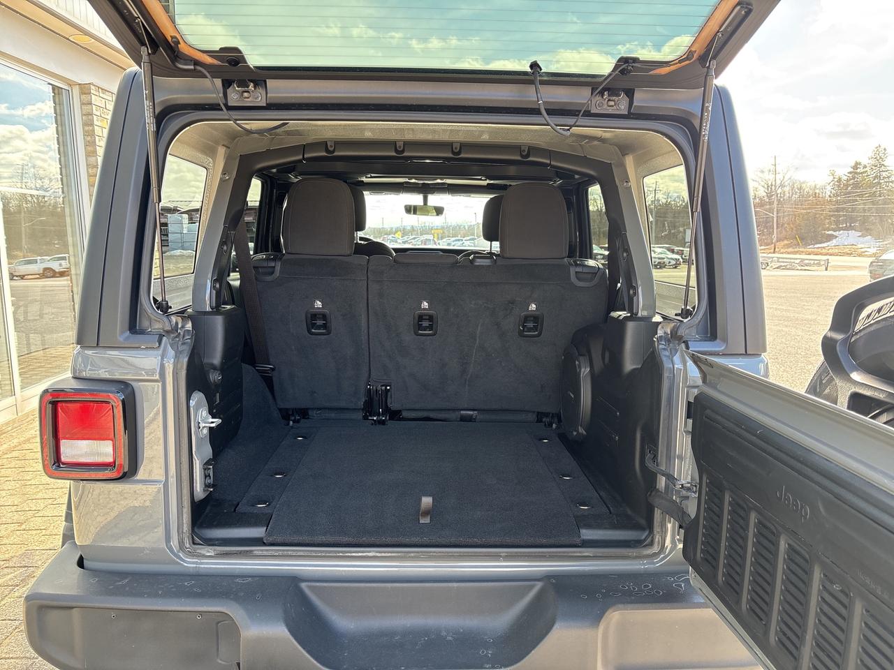 2022 Jeep Wrangler UNLIMITED SPORT Photo