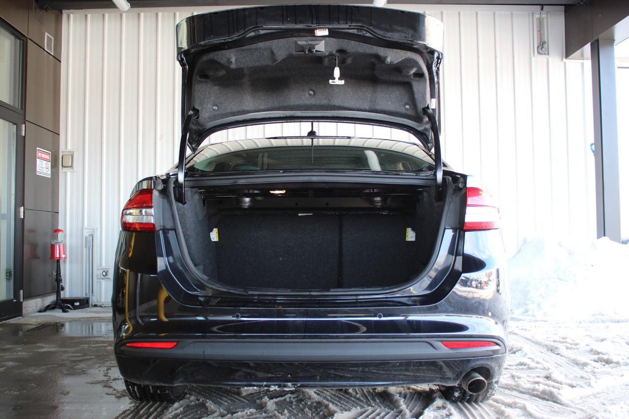 2018 Ford Fusion SE, 1-owner, Certified ready to go Photo4