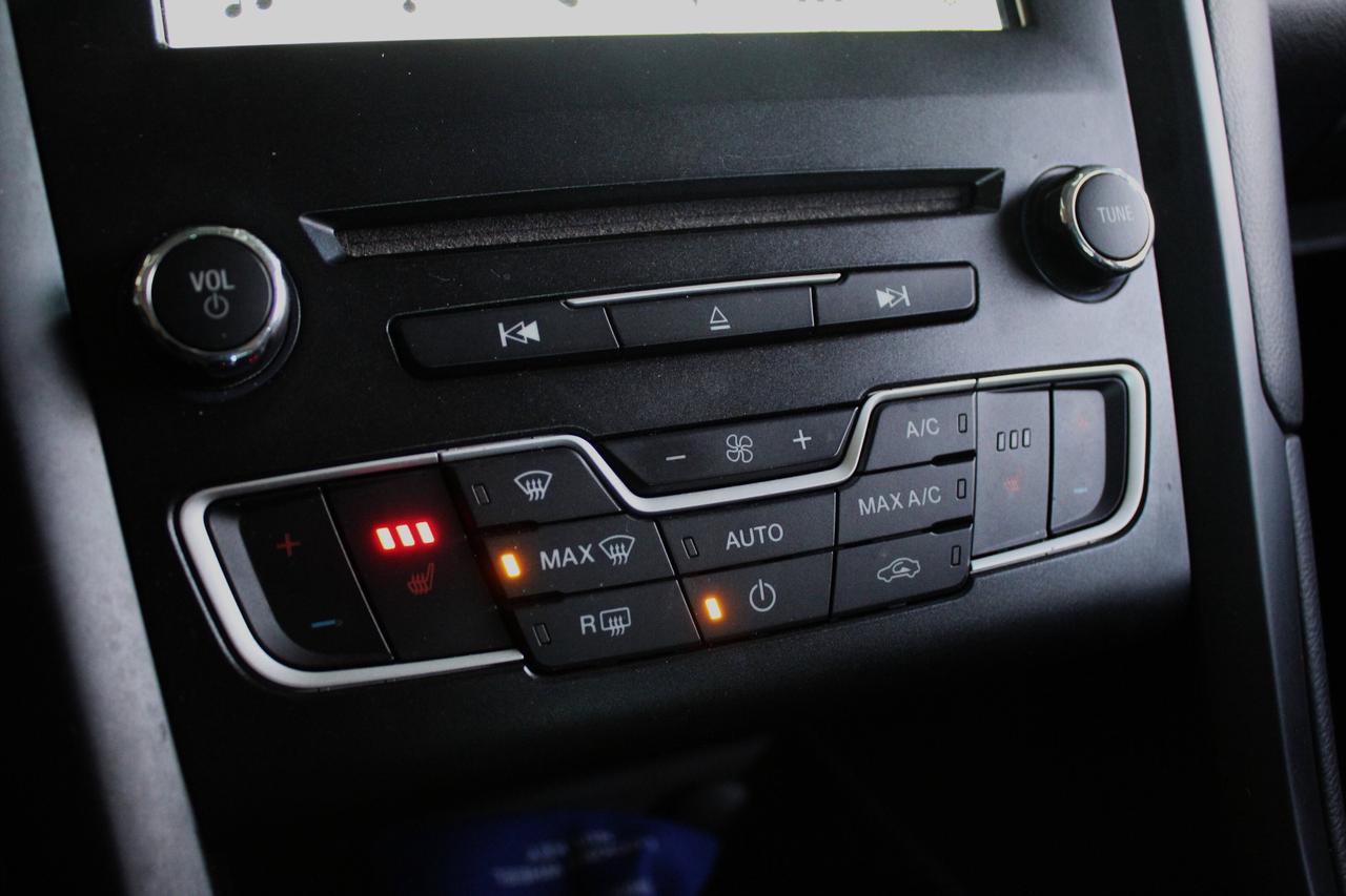 2018 Ford Fusion SE, 1-owner, Certified ready to go Photo