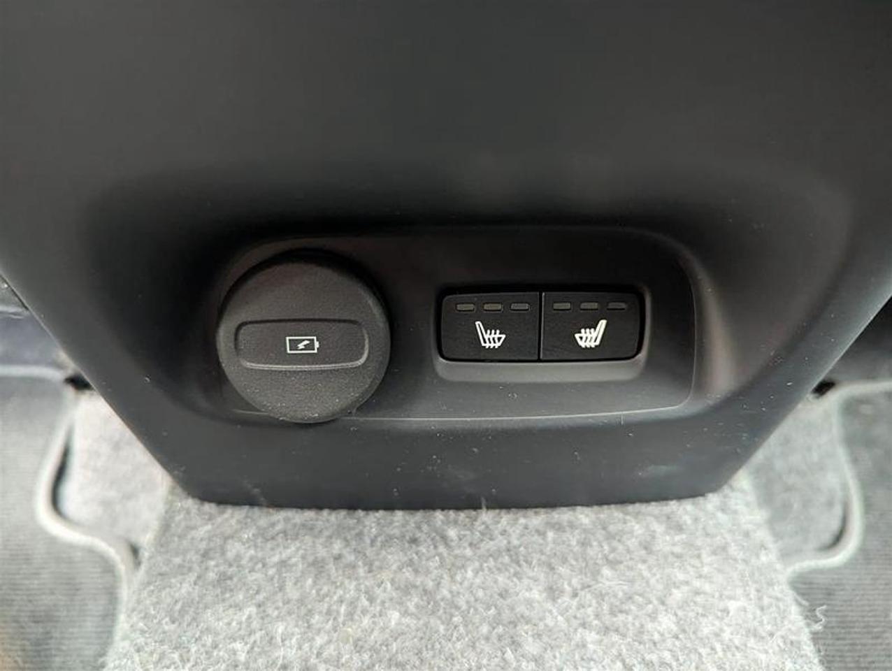 2025 Volvo XC40 B5 Plus   AWD   Low KM   Climate   Clean CarFax Photo