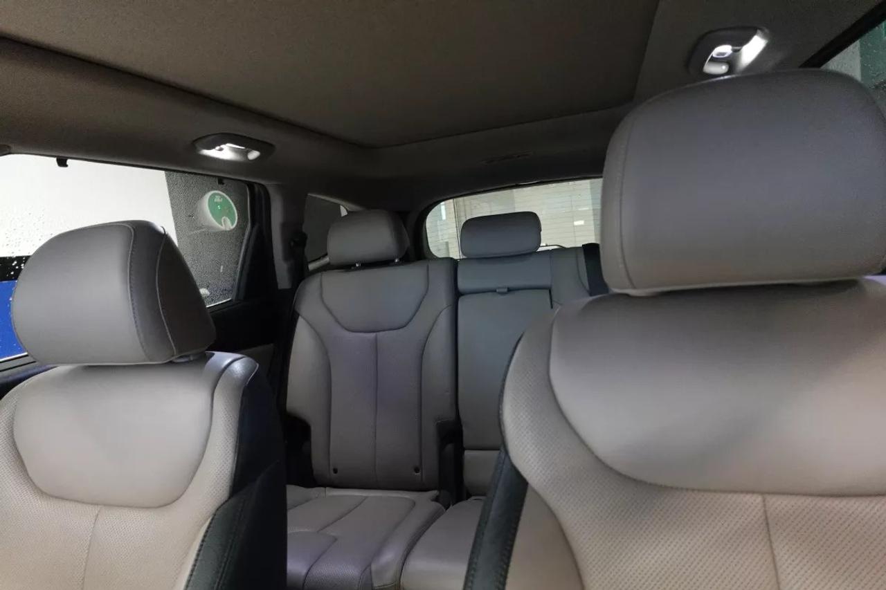 2020 Hyundai Santa Fe ULTIMATE   HTD,COOL SEATS   POWERLIFT GATE   POWER Photo