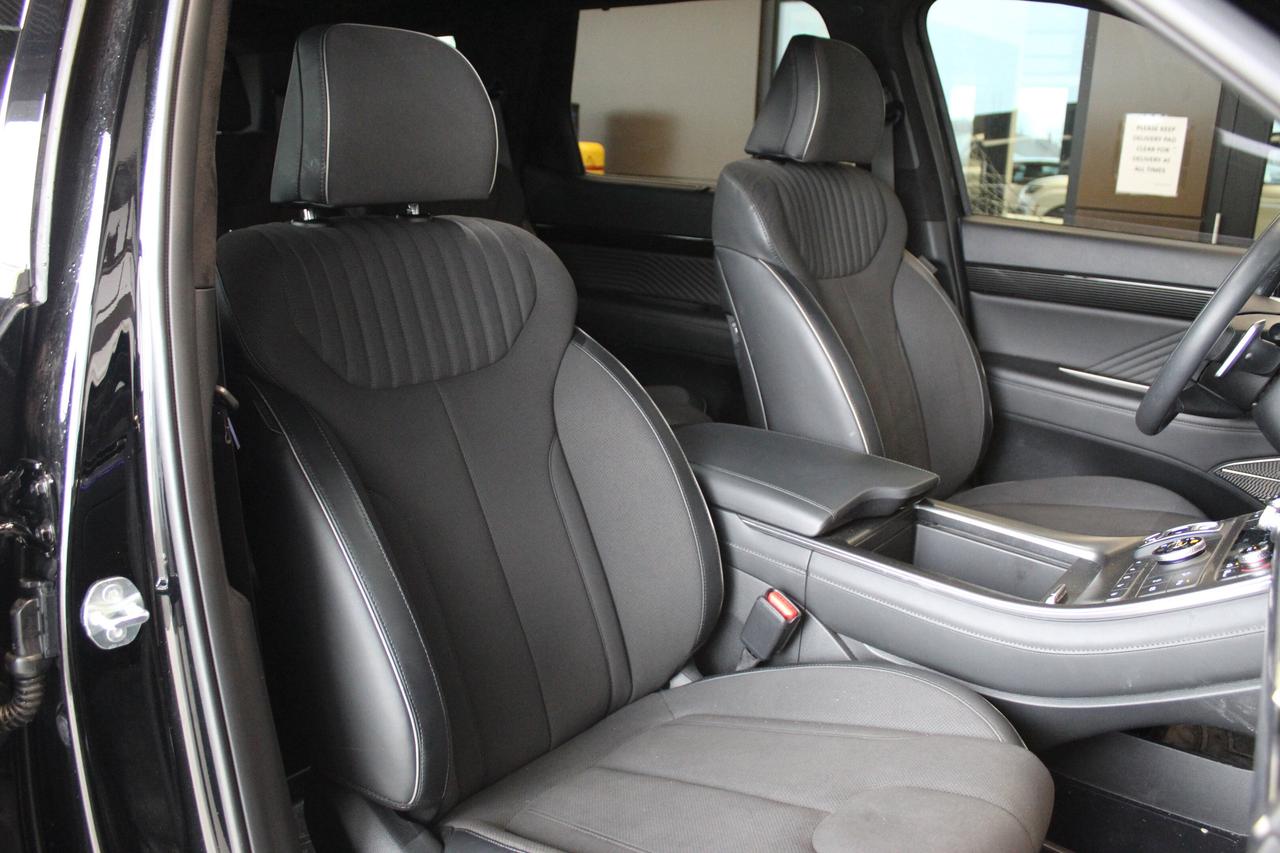2025 Hyundai PALISADE Ultimate Calligraphy Night 7-Passenger AWD Photo