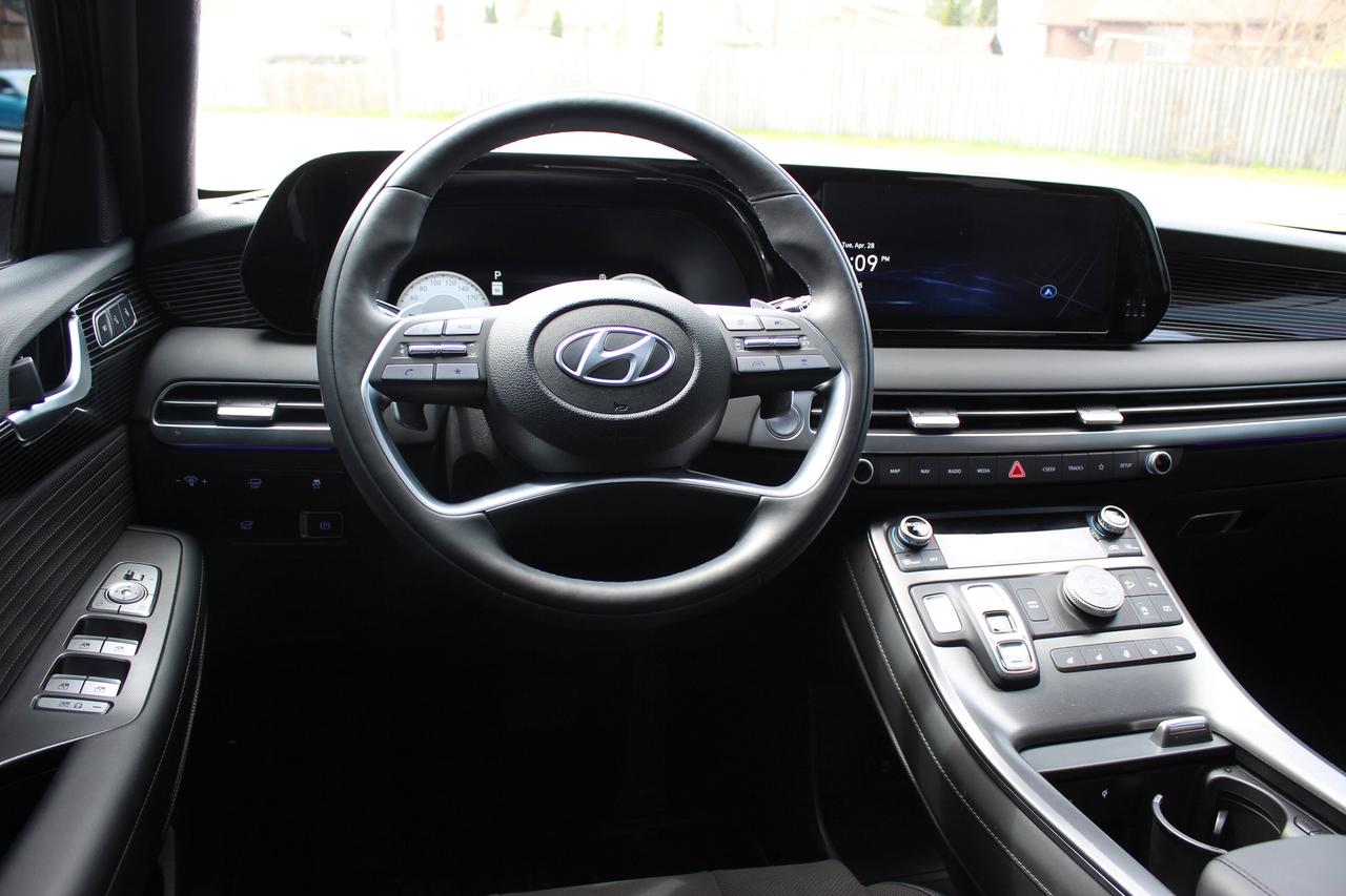 2025 Hyundai PALISADE Ultimate Calligraphy Night 7-Passenger AWD Photo