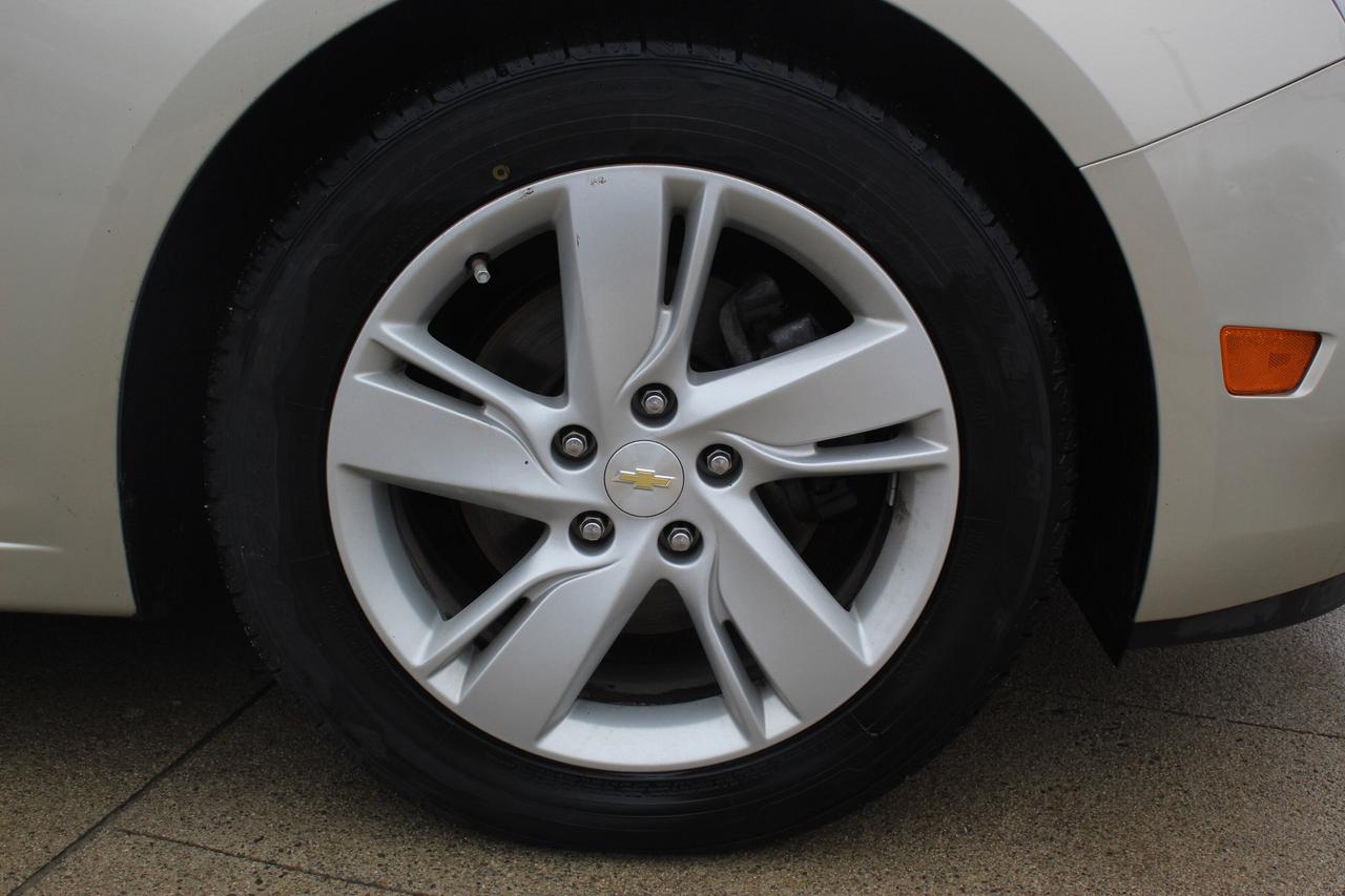 2015 Chevrolet Cruze Diesel Low Kilo ONLY 67000!!! Photo4