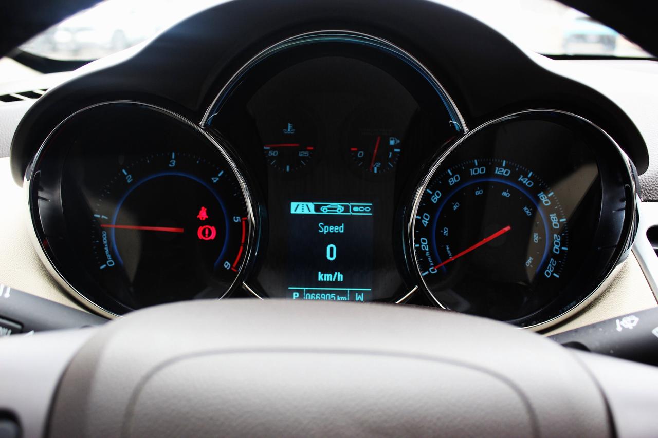 2015 Chevrolet Cruze Diesel Low Kilo ONLY 67000!!! Photo