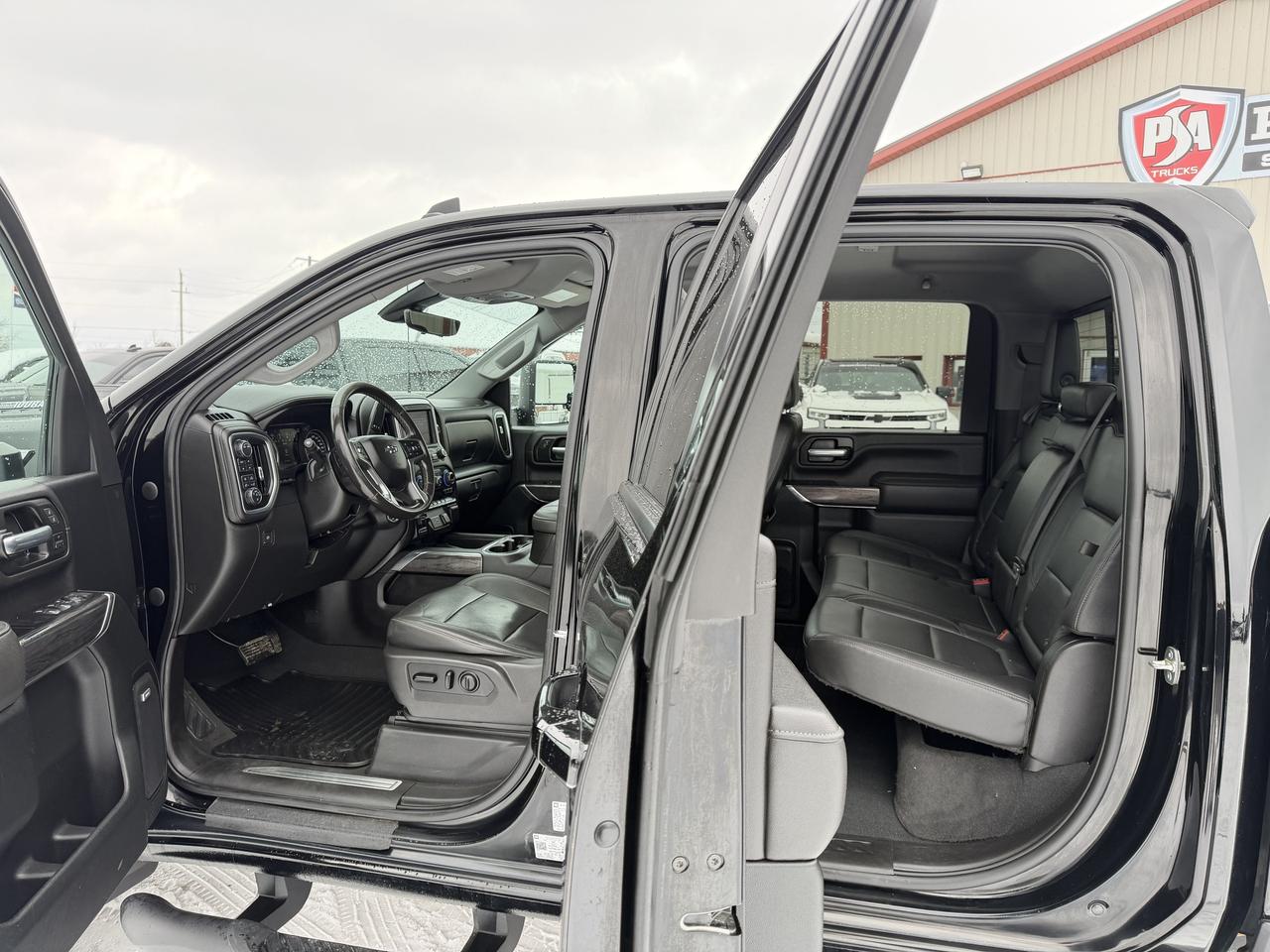 2021 Chevrolet SILVERADO 2500HD 4WD Crew Cab 159  LTZ Photo