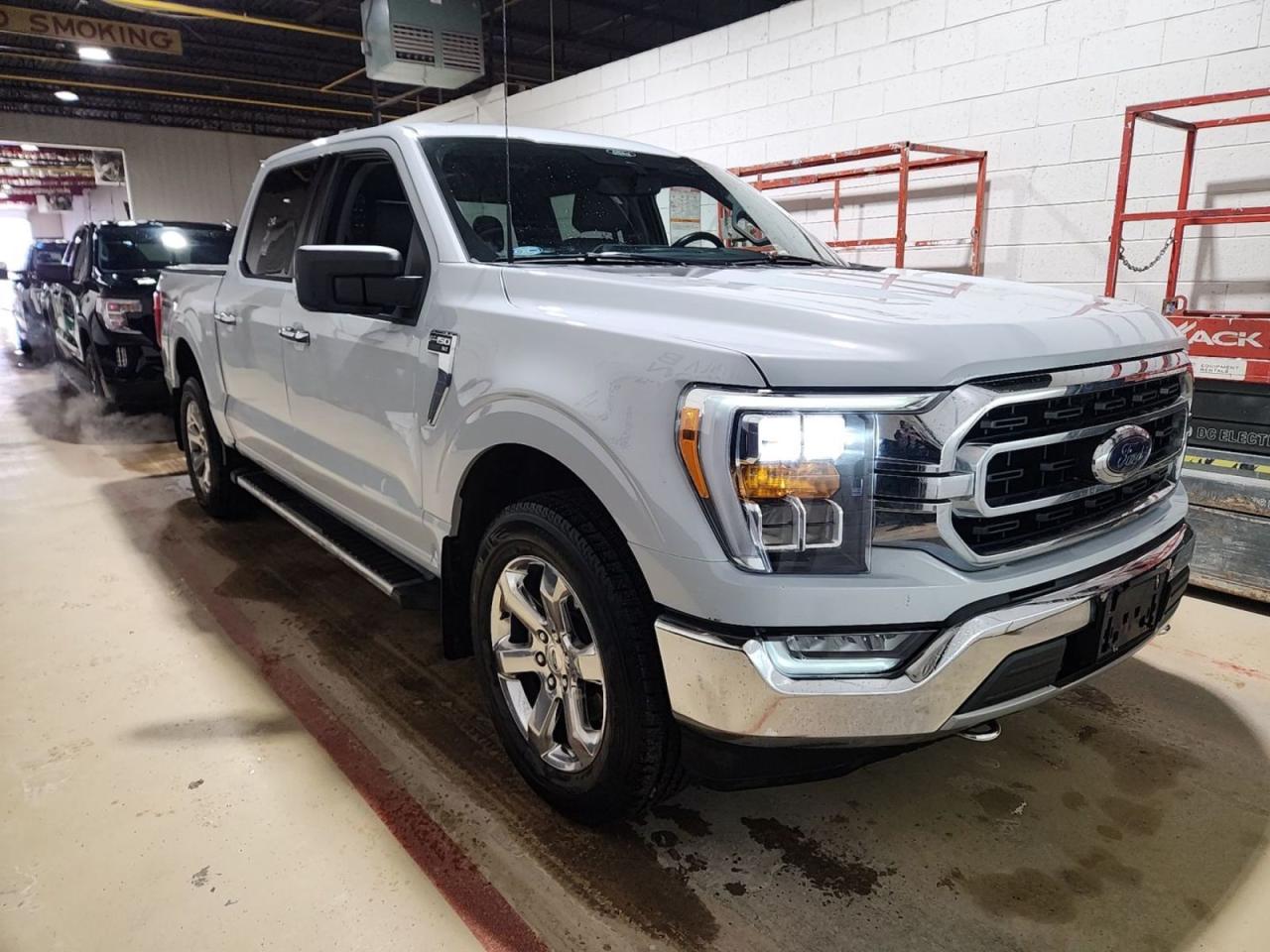 2021 Ford F-150 XLT 4WD SuperCrew 5.5' Box Photo