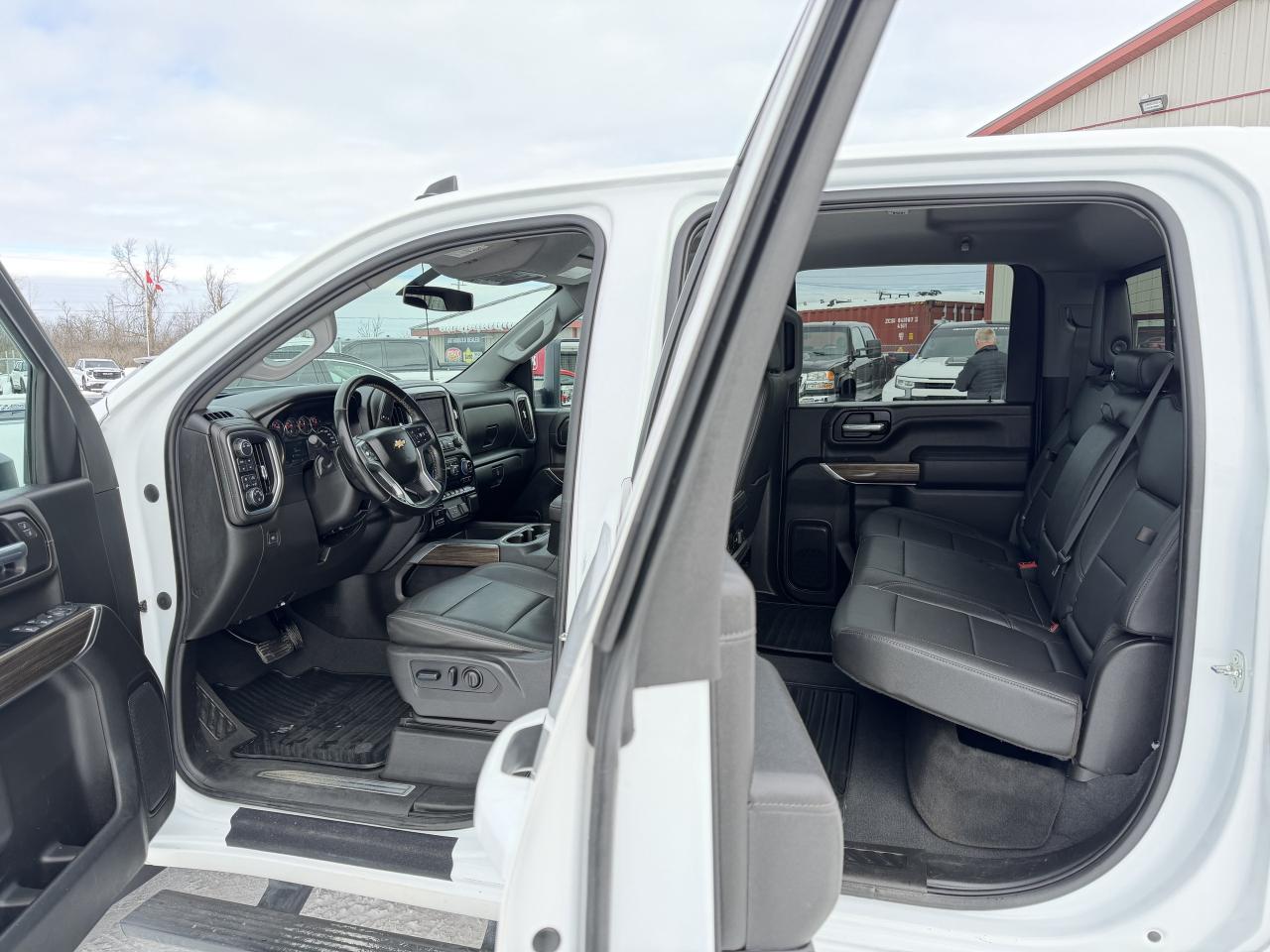 2023 Chevrolet Silverado 3500HD 4WD Crew Cab 172  LT Photo