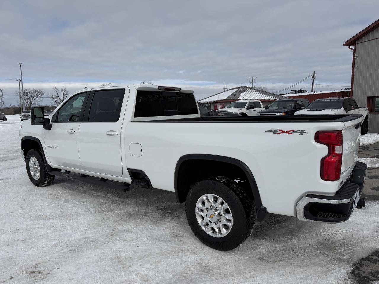 2023 Chevrolet Silverado 3500HD 4WD Crew Cab 172  LT Photo4