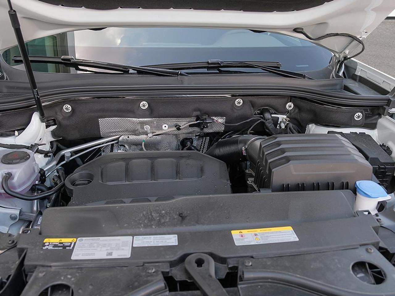 2025 Volkswagen Atlas Cross Sport Highline Black Wheel Package / Oryx White Pearl / Photo