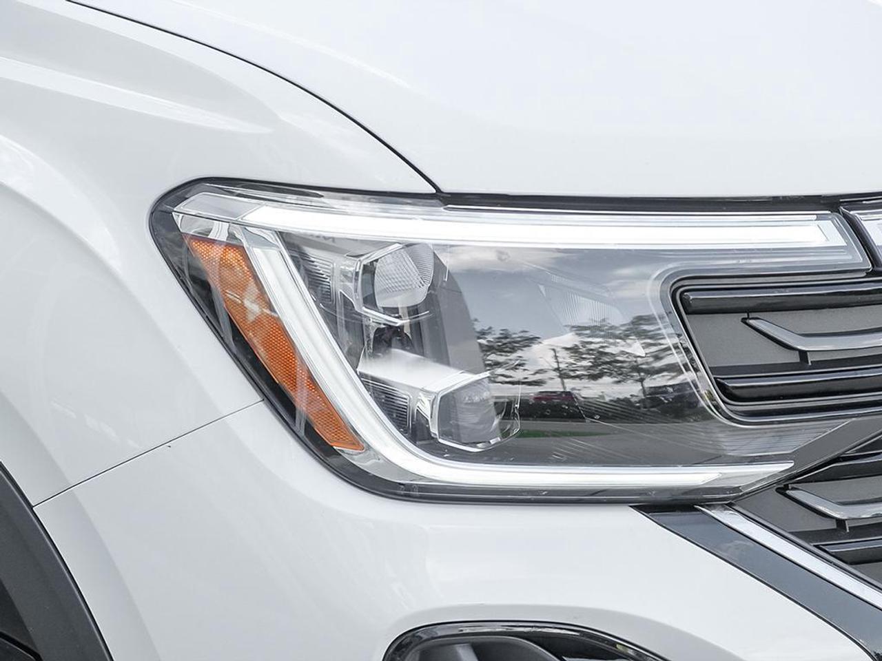 2025 Volkswagen Atlas Cross Sport Highline Black Wheel Package / Oryx White Pearl / Photo