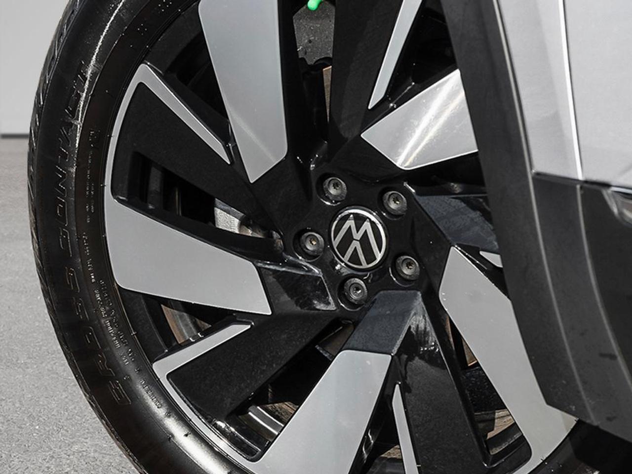 2025 Volkswagen Atlas Cross Sport Highline Black Wheel Package / Oryx White Pearl / Photo