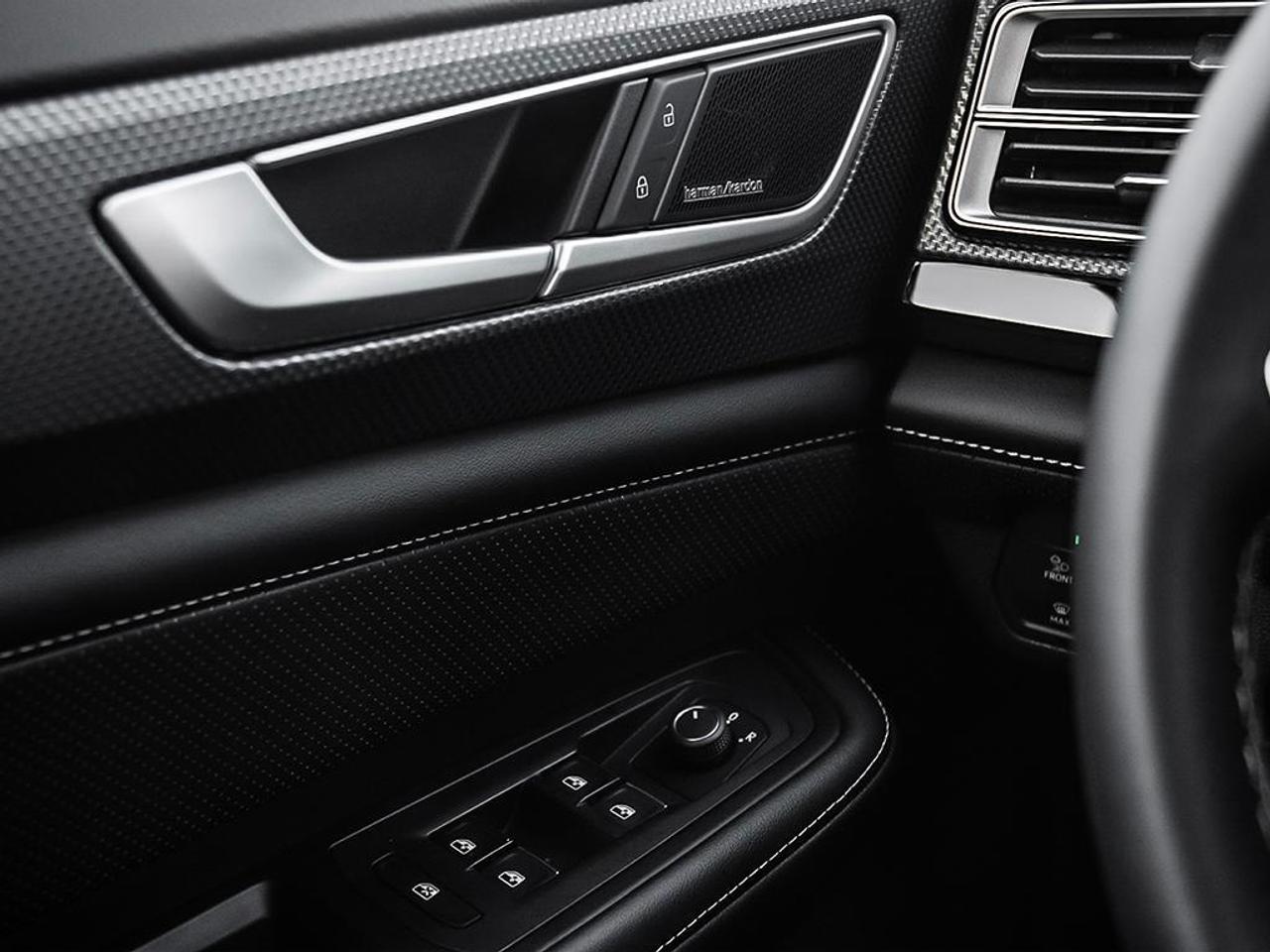 2025 Volkswagen Atlas Cross Sport Highline Black Wheel Package / Oryx White Pearl / Photo