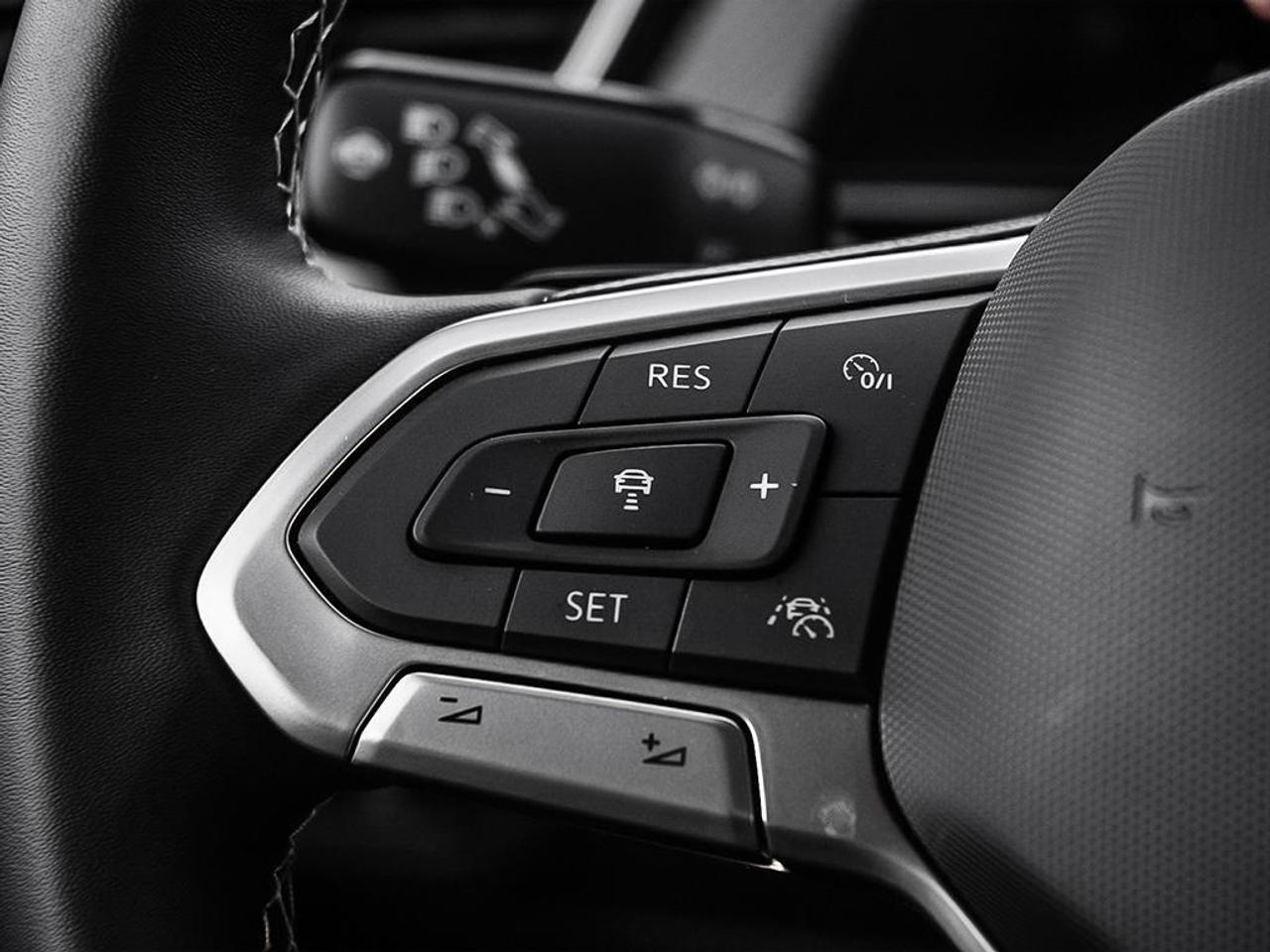 2025 Volkswagen Atlas Cross Sport Highline Black Wheel Package / Oryx White Pearl / Photo